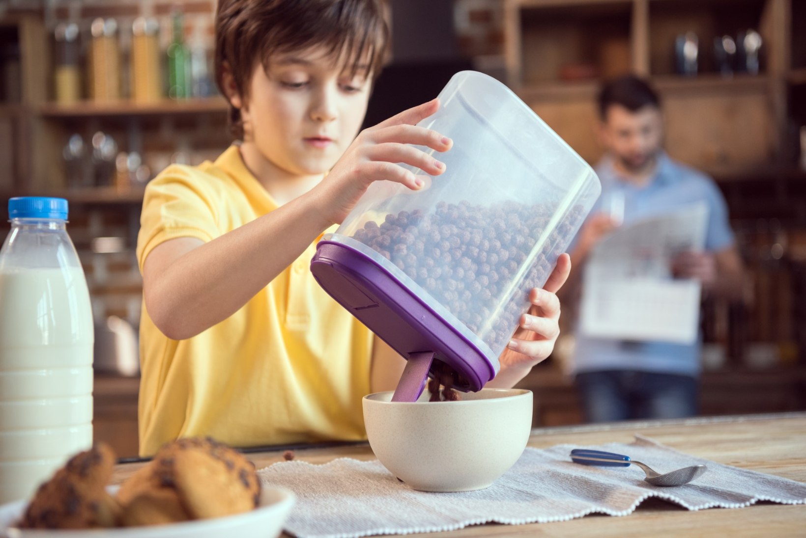 Toitumisnõustaja: ainult võileib või hommikuhelbed ei ole koolilapsele sobiv hommikusöök