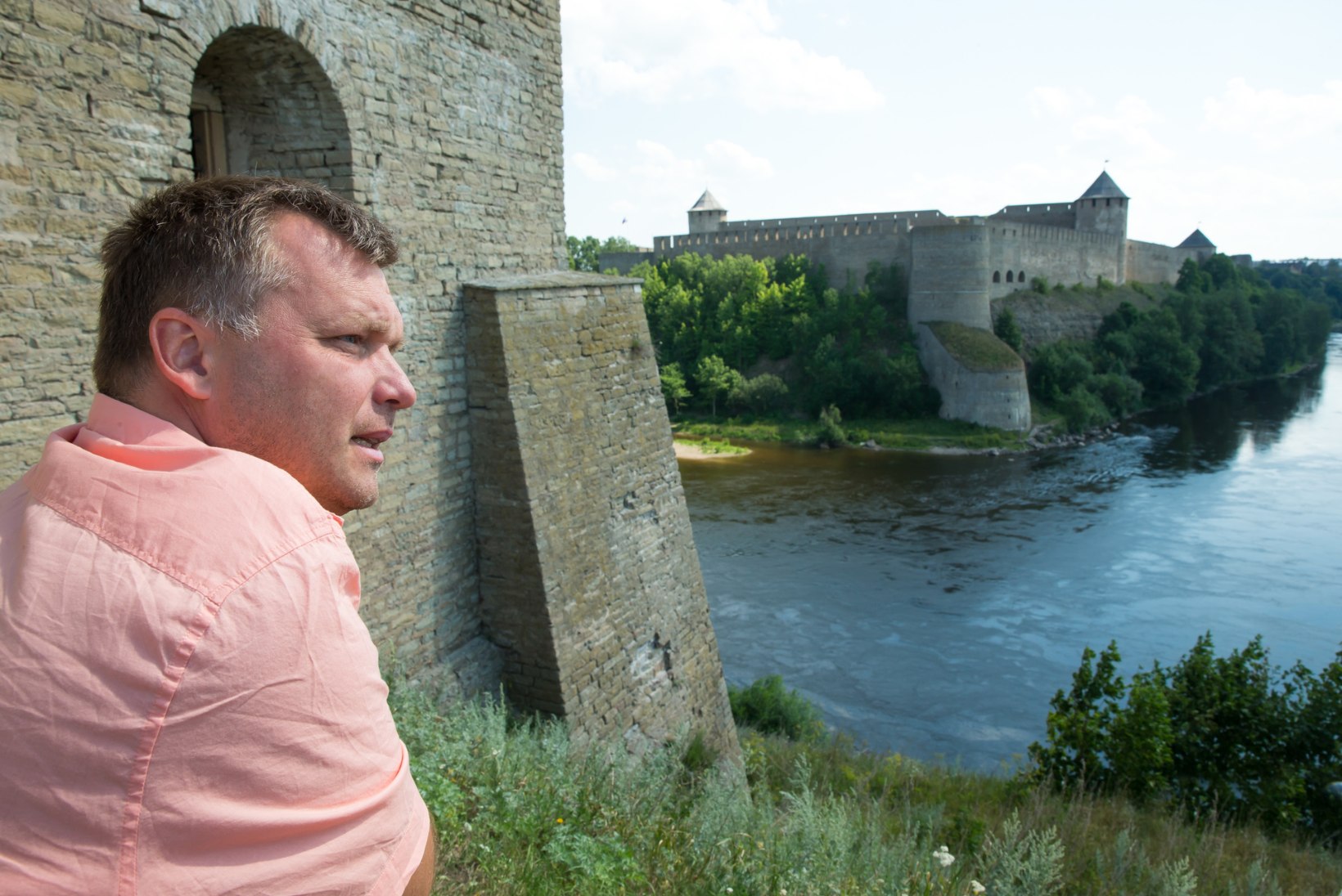 Muuseumijuhist ooperilaulja Ivo Posti: „Venemaa lähedus ehmatab inimesi ja on Narva üks suuremaid atraktsioone.“