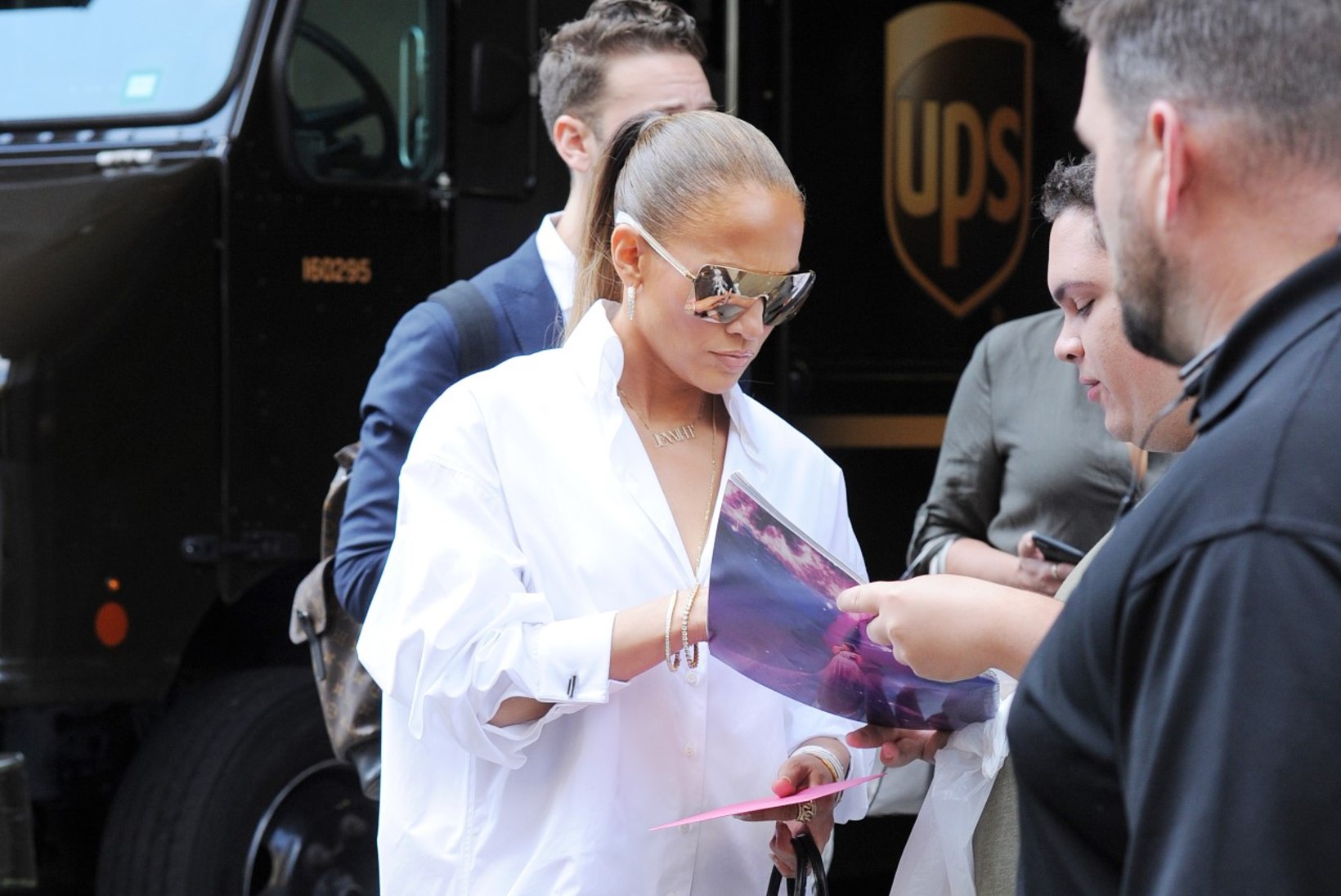 Internet hullub Jennifer Lopezi saabaste peale! Ženja Fokin: mis neil viga on, et nendega ei saa kontorisse minna?