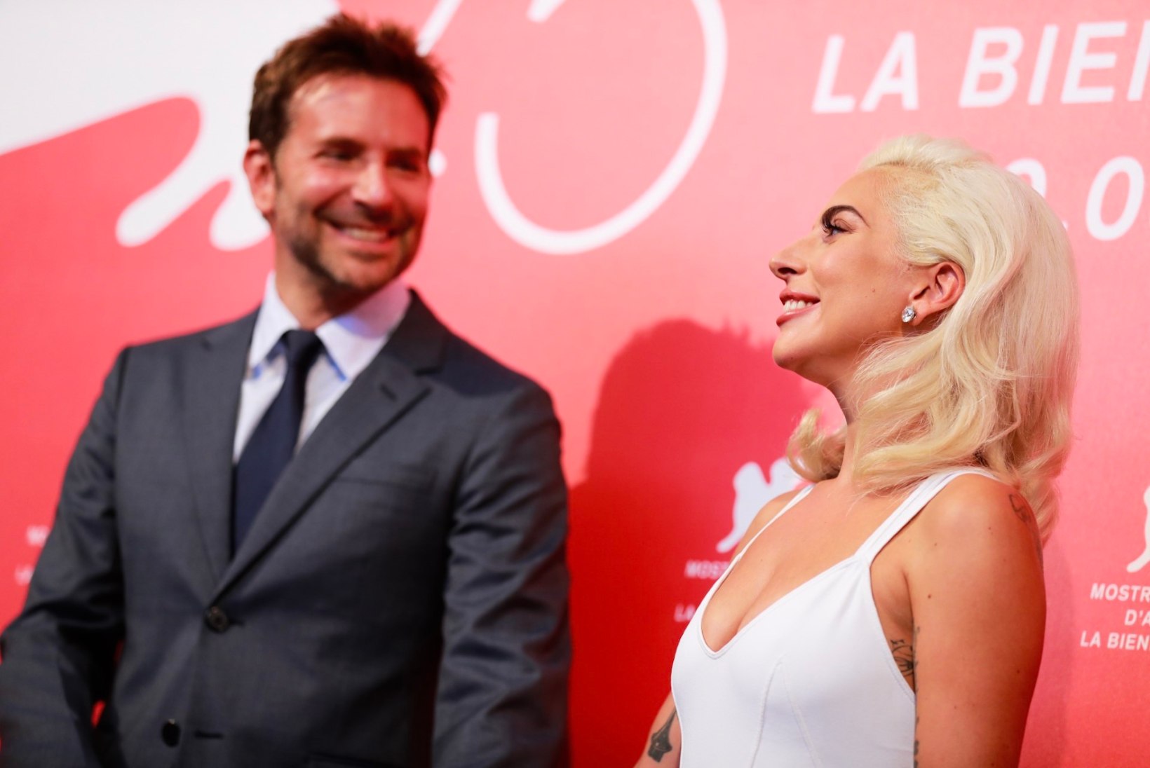 ÕL VENEETSIAS | UUS PAAR? Lady Gaga ja Bradley Cooper flirtisid mesimagusalt