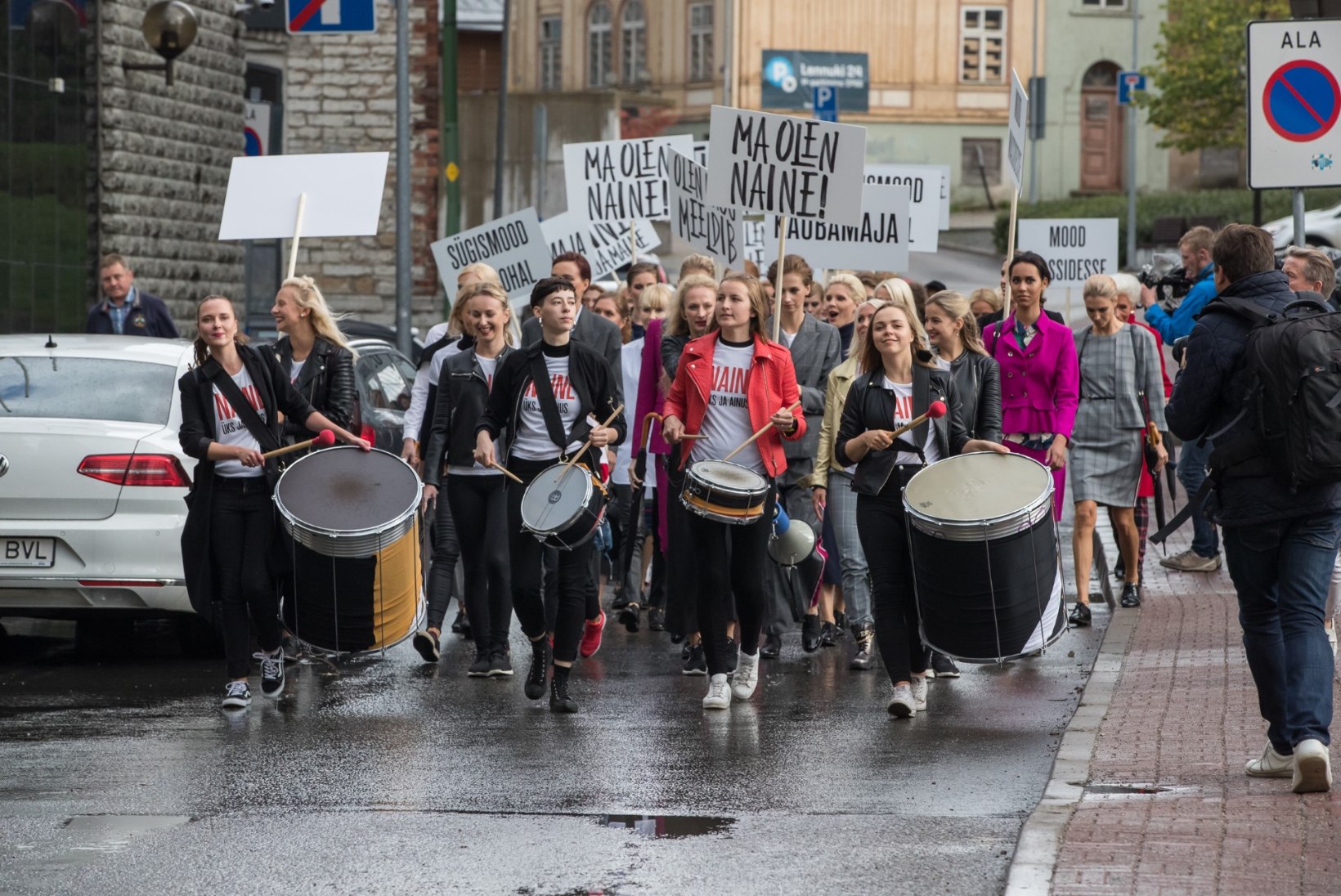 PILDID JA VIDEO | Tallinna tänavatest sai ägedate ja stiilsete naiste suur moelava