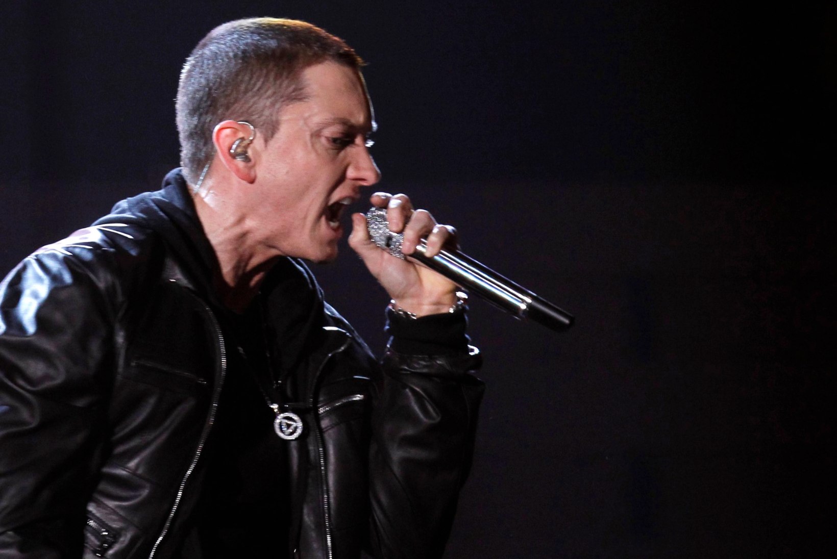 KUULA | Eminem vastas Machine Gun Kelly väljakutsele äärmiselt tuliselt
