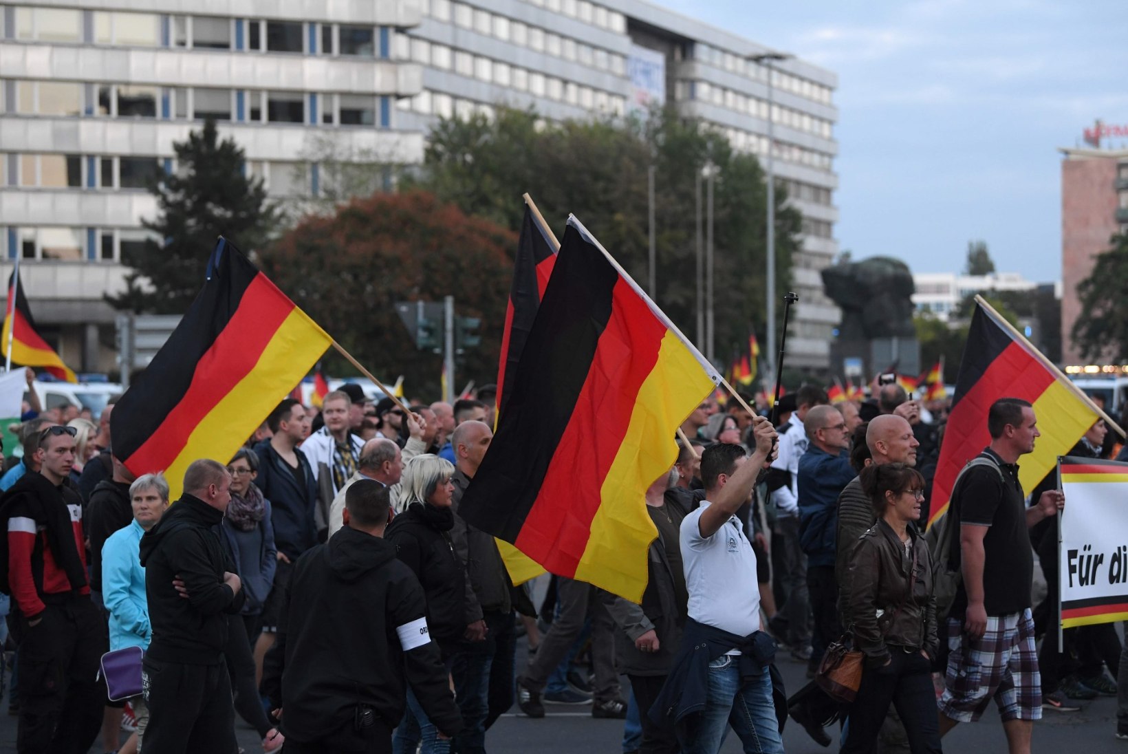Saksa tippspioon tagandati ametist, sest kahtles neonatside rünnakus immigrantide vastu