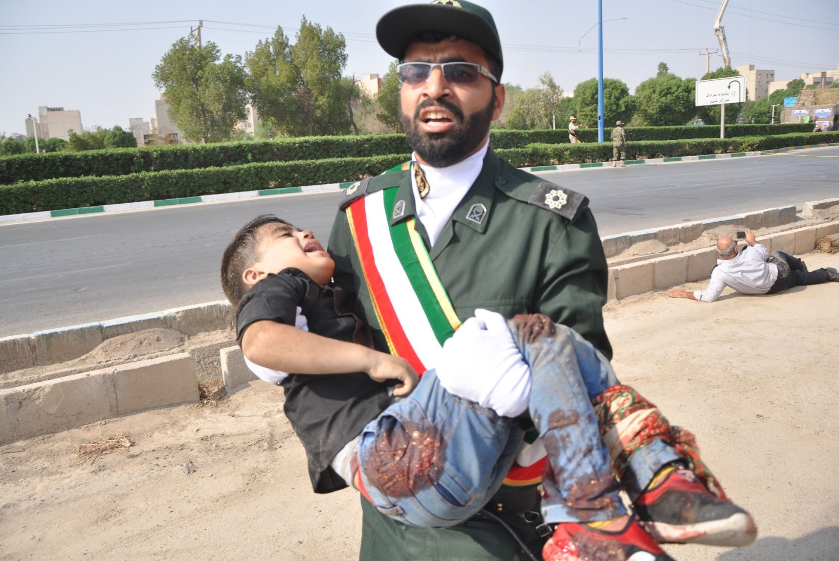 FOTOD | Iraani sõjaväeparaadil sai mitukümmend inimest surma