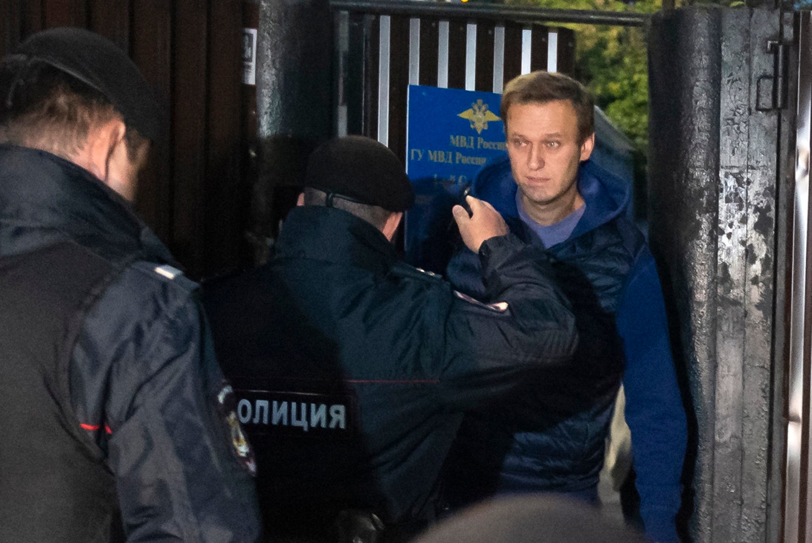 FOTOD | Vabadusse lastud Navalnõi nabiti vanglaväravate juures taas kinni