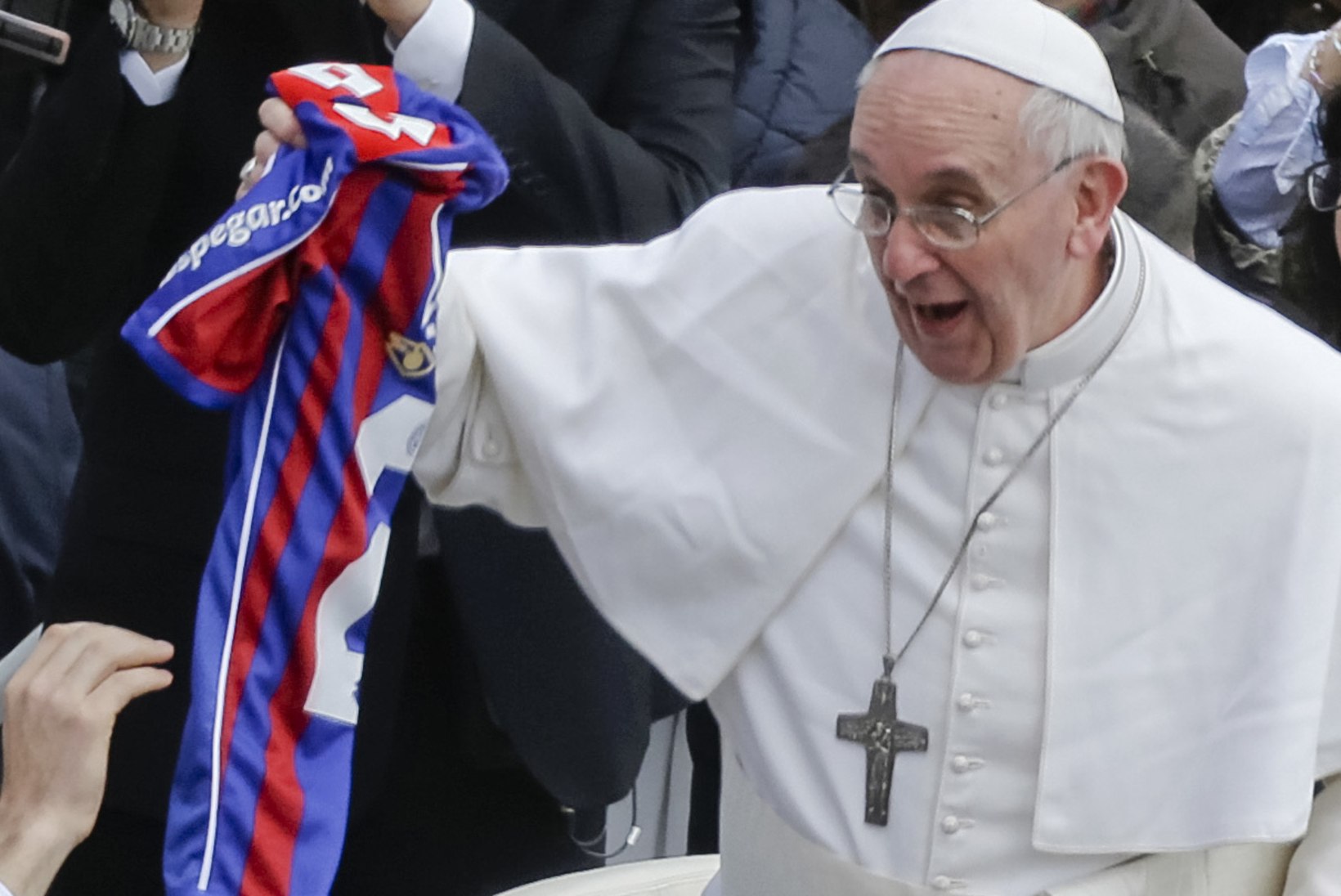 Jalgpall paneb paavsti kannatama 
