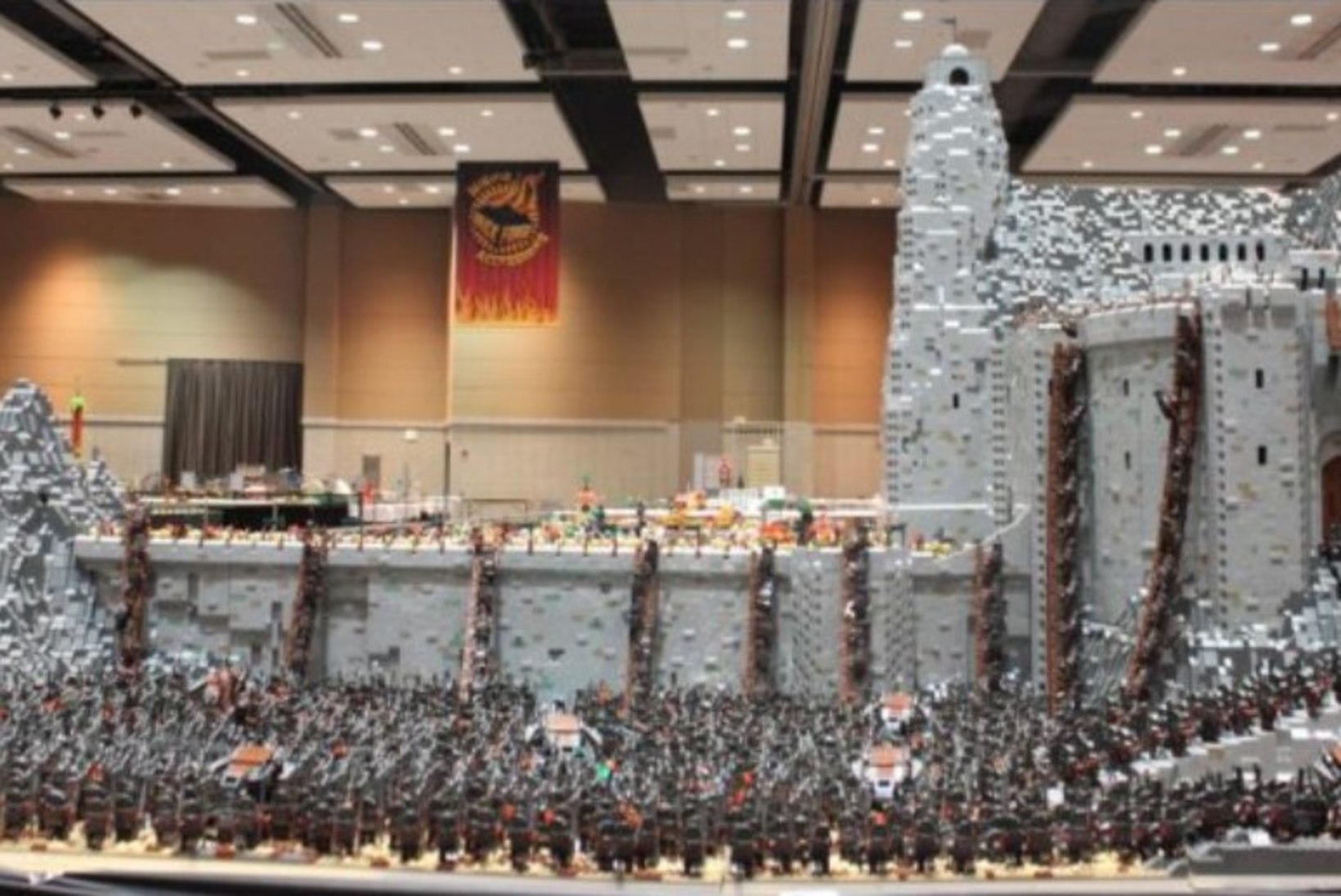 PILTUUDIS | 150 000 LEGOTÜKKI: fänn ehitas „Sõrmuste isanda“ võitlustandri