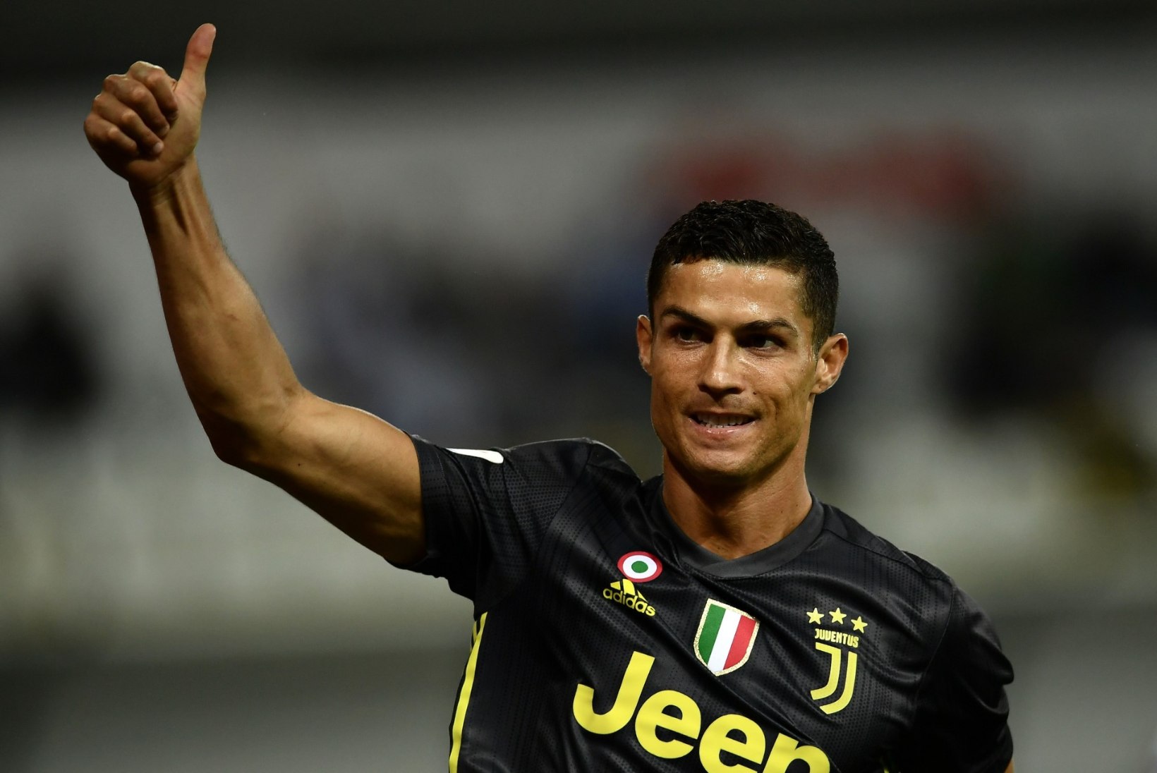 RAHAMÄED! Ronaldo pistab Itaalias tasku kolm korda rohkem krõbisevat kui teised