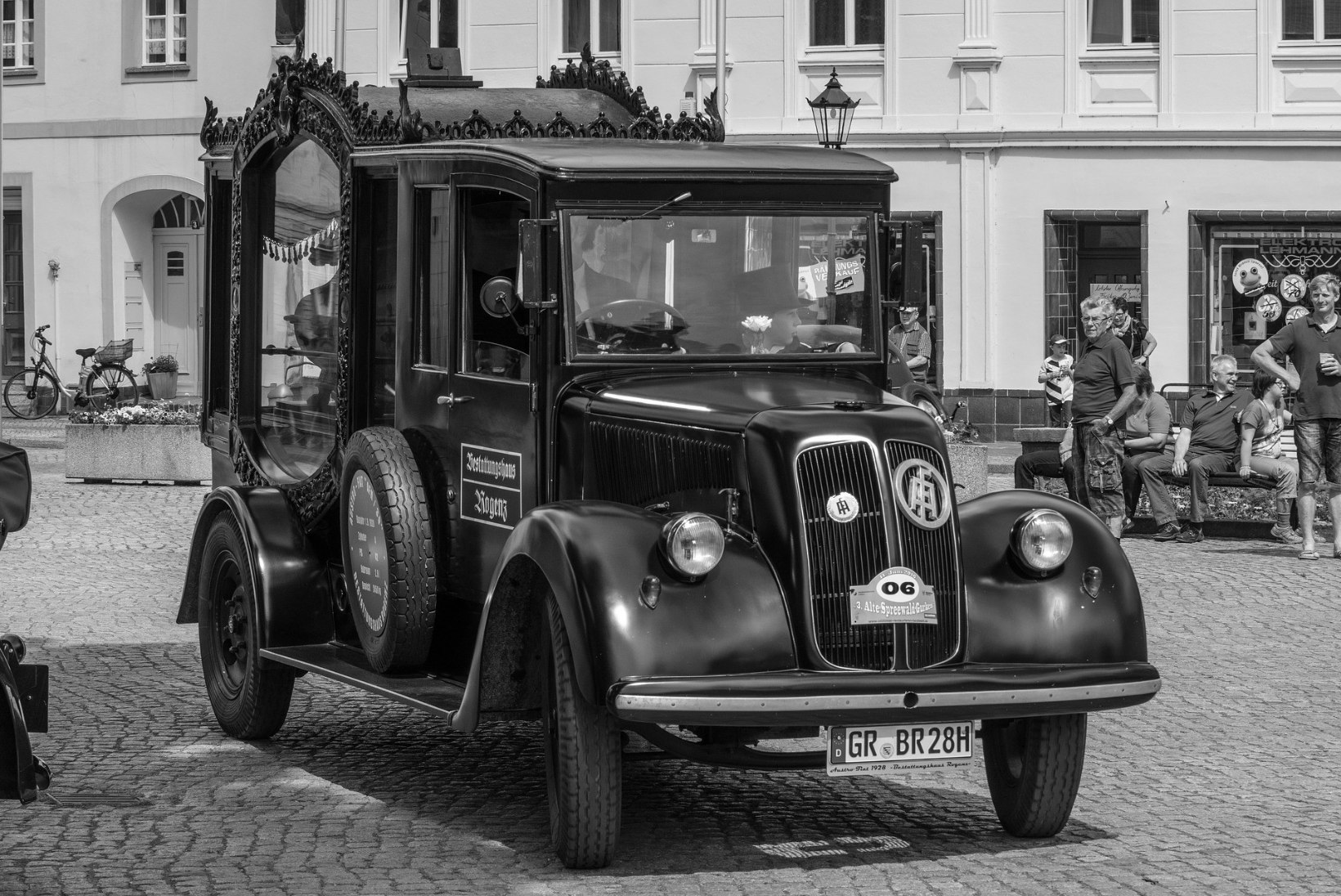 Kuidas Tallinn sai esimese surnuauto