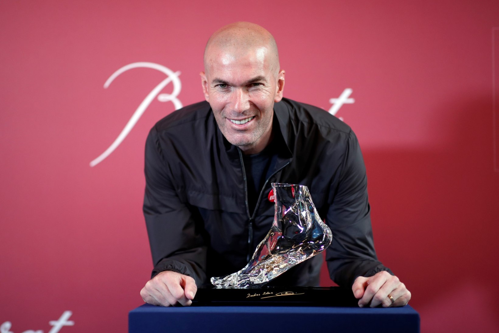 Briti meedia: Zidane tuleb Manchesteri ja toob endaga neli tähtmängijat