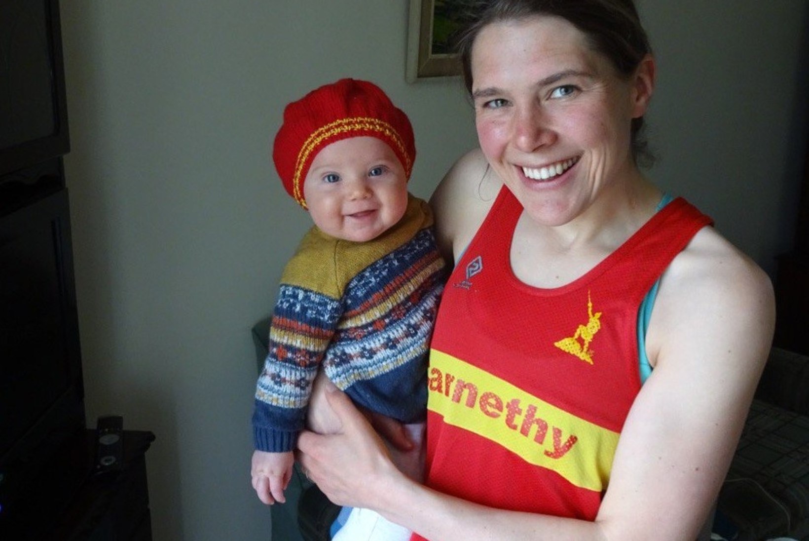 TÕELINE KANGELANNA! 431 km pikkuse ultramaratoni võitis noor ema, kes andis pauside ajal tütrele rinda