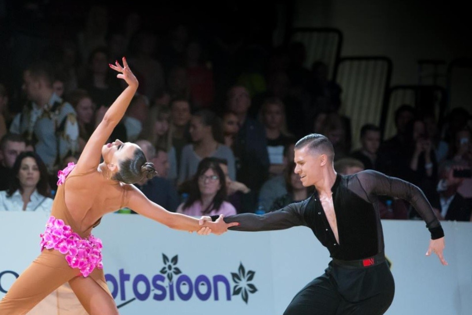Eesti meistrid Ladina-Ameerika tantsudes on Konstantin Gorodilov ja Dominika Bergmannova