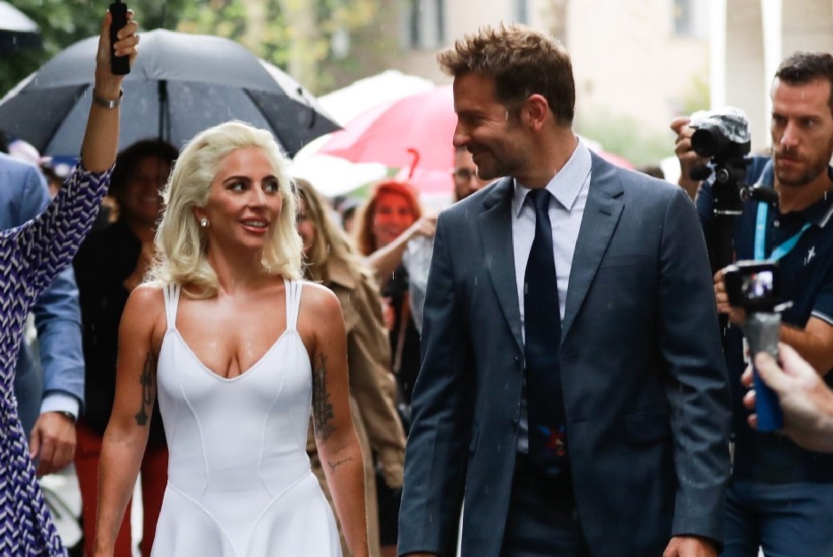 VAATA! Lady Gaga ja Bradley Cooper esitlesid hittlugu esmakordselt koos Las Vegases