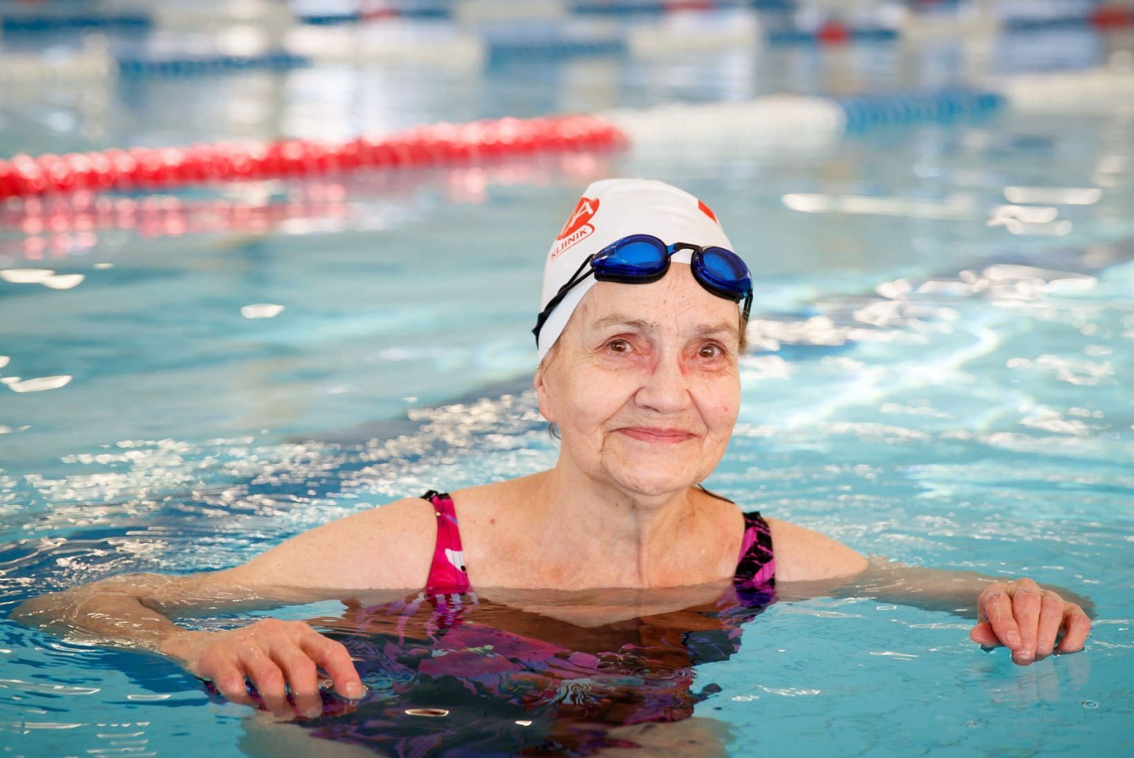 Kunagi pole hilja! Vanaproua õppis 82aastaselt ujuma