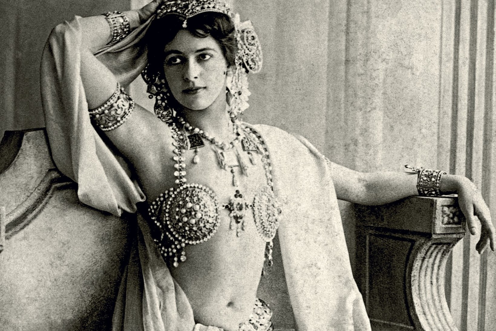 MINEVIKUHETK | 15. oktoober: hukati spionaažis kahtlustatud eksootiline tantsija Mata Hari