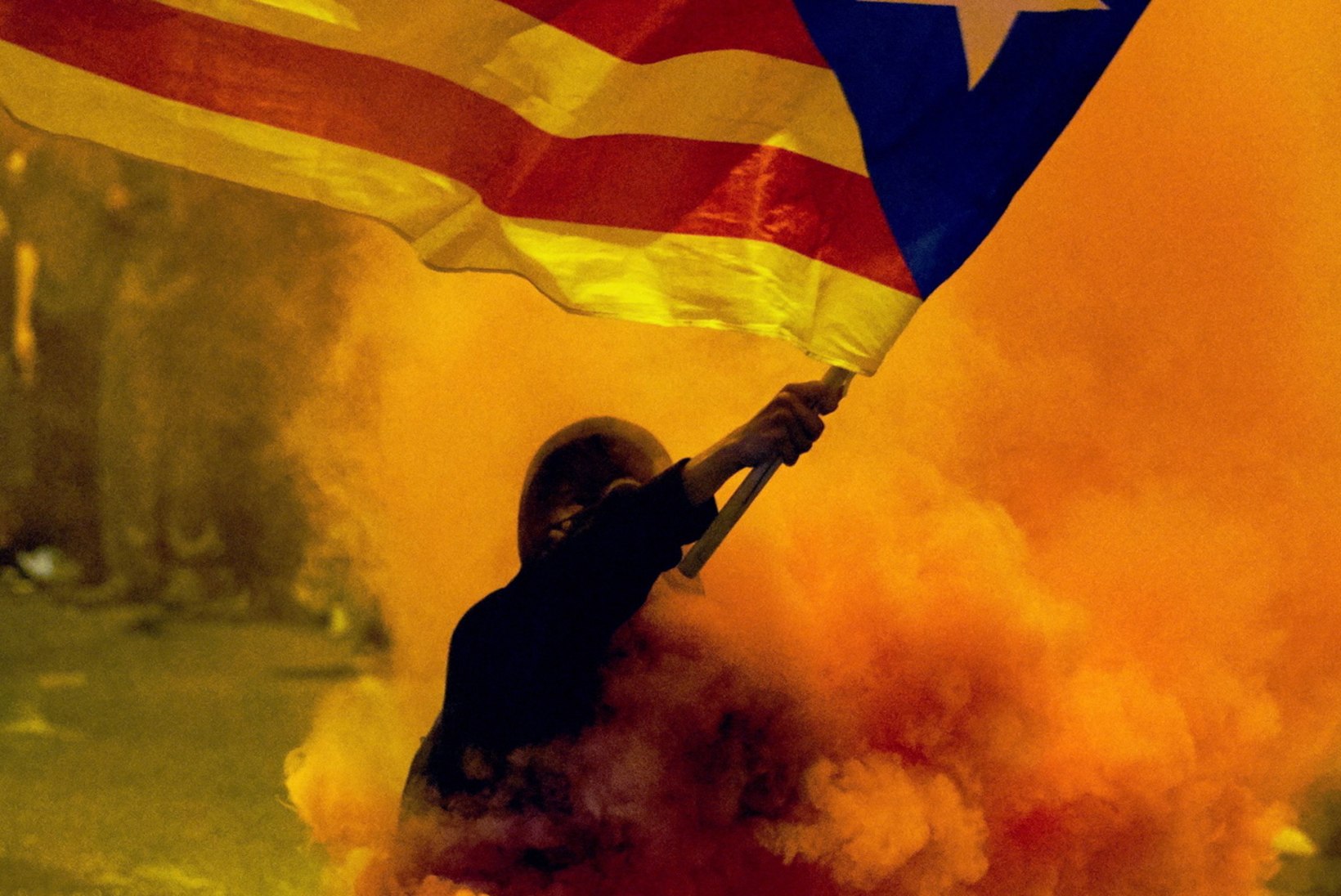BARCELONA PÕLEB: Kataloonia juht ähvardas keskvõimu uue referendumiga