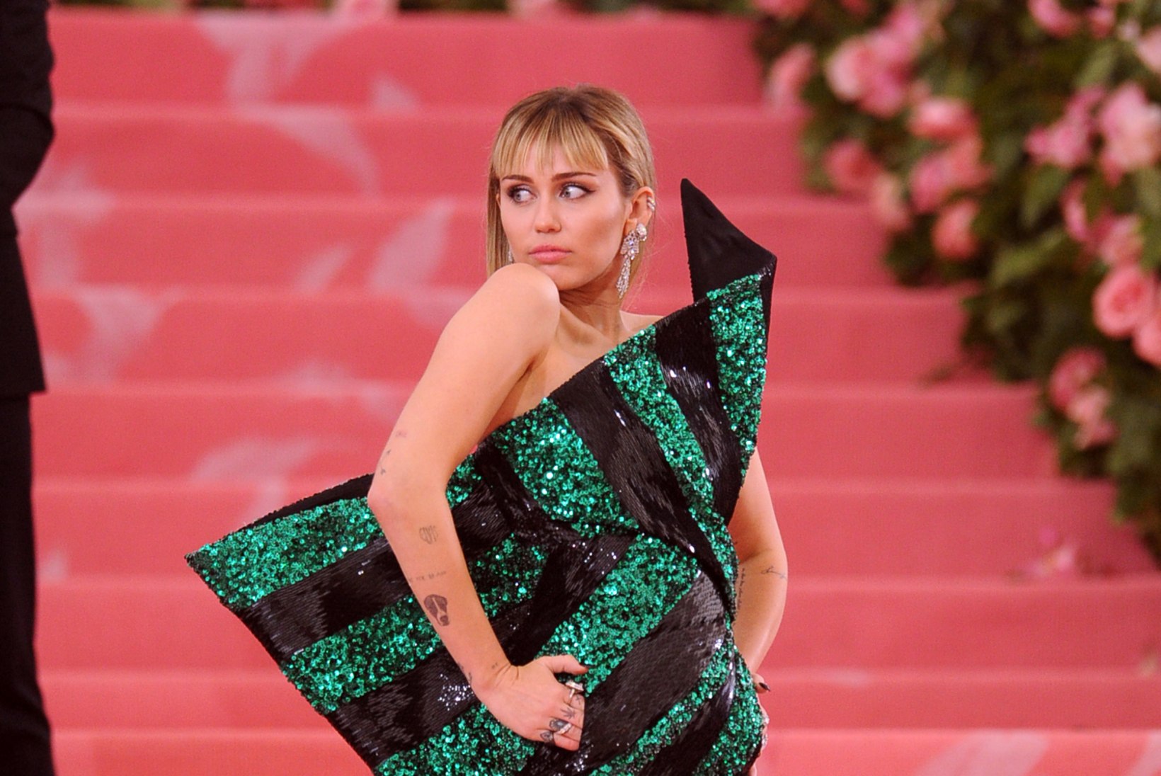 Miley järgib uut kohtingutrendi