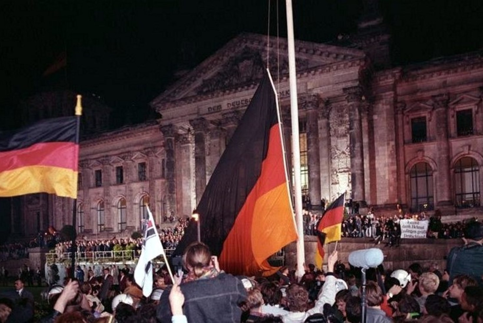 MINEVIKUHETK | 3. oktoober: Ida- ja Lääne-Saksamaa liideti taas üheks riigiks