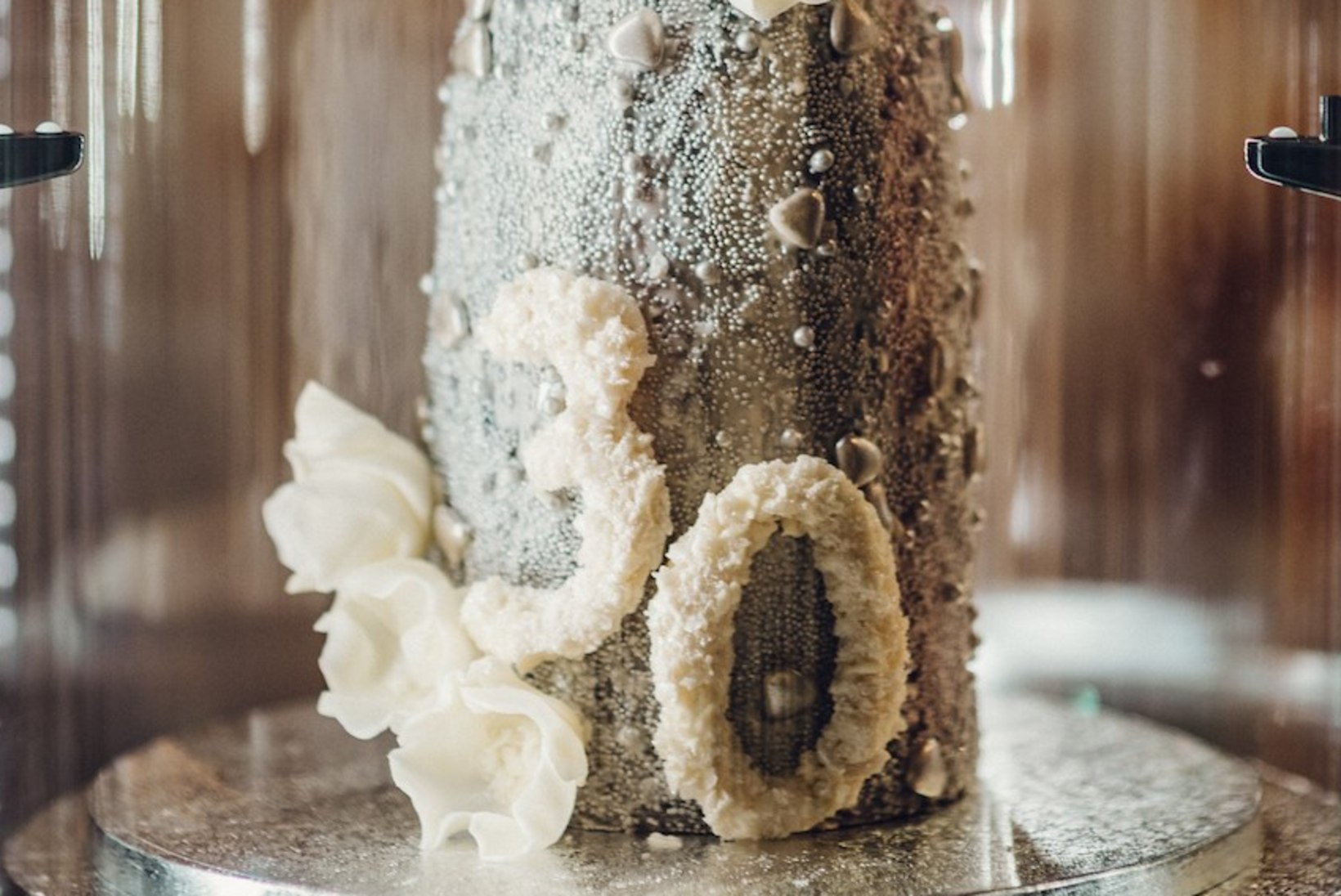 SÖÖ VÕI SILMADEGA: Eesti parimale kondiitrile tõi võidu tort, mis nõudis valmimiseks ligi kolm päeva