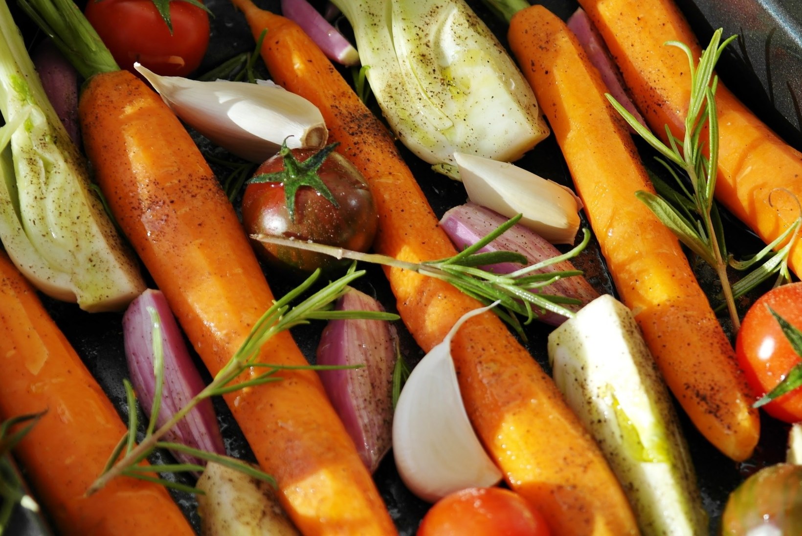 Gastronoomia saladused: kuidas kokates küüslaugu maitset mõjutada ja köögiviljad krõmpsuks küpsetada?