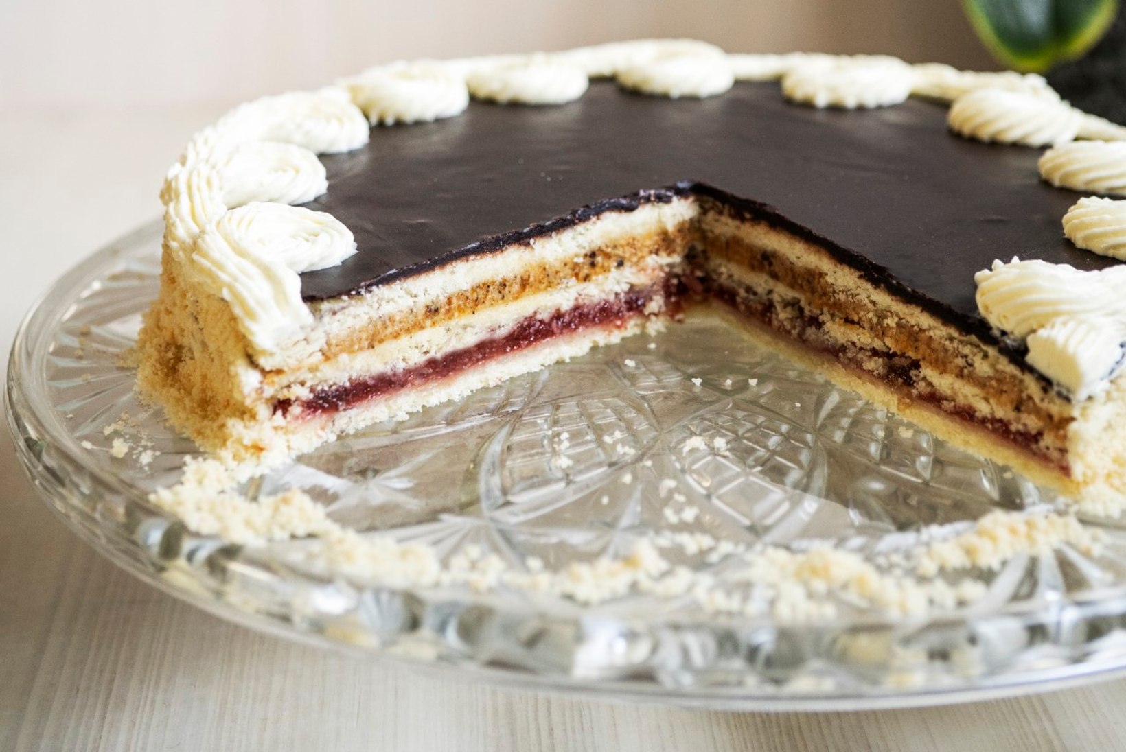KÜPSETAJALE | Nostalgiline Virmalise tort toob meelde aastakümnetetagused maitsed