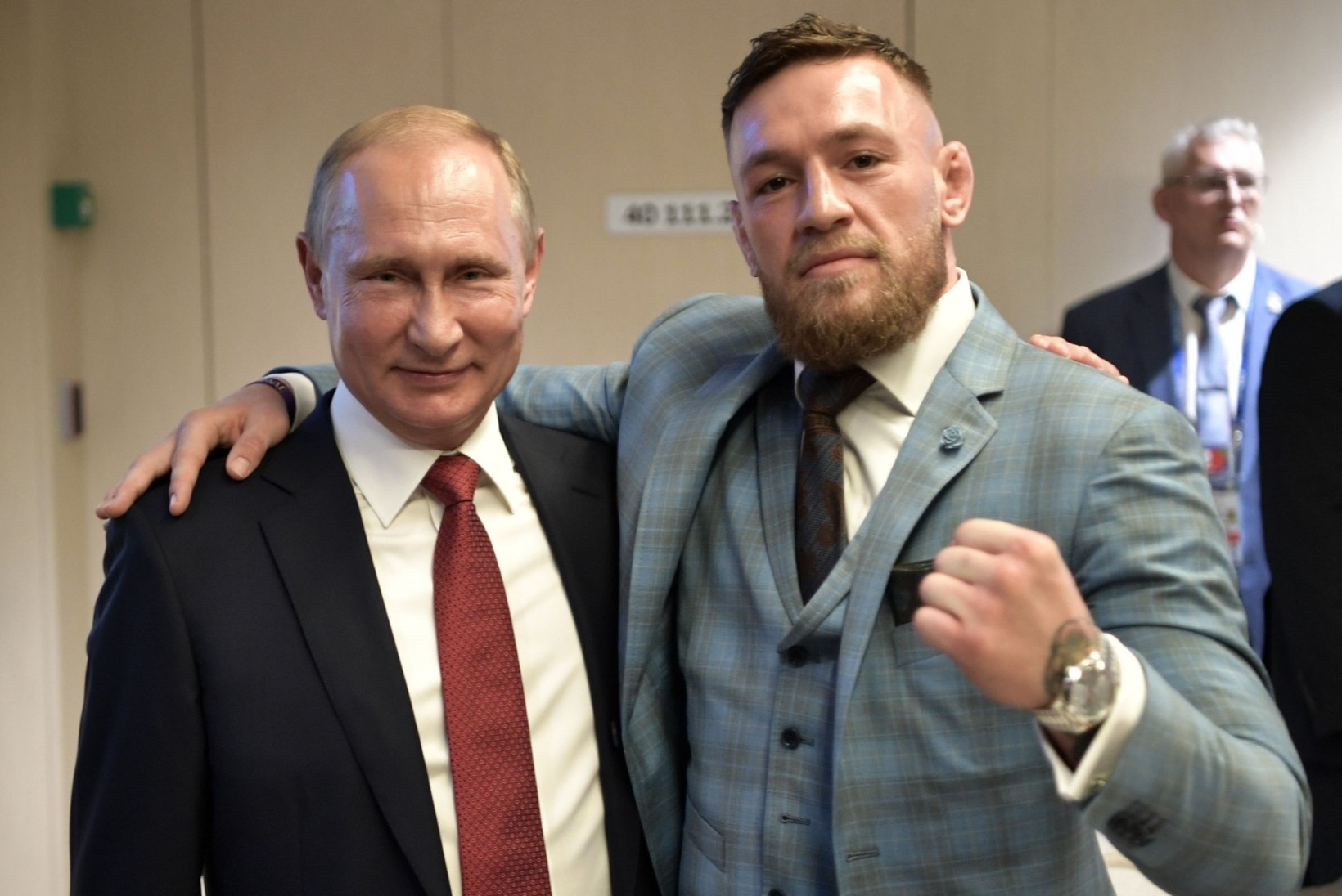 SALAJANE AUSTAJA? Vladimir Putin sai vabavõitlusässalt Conor McGregorilt erilise kingi