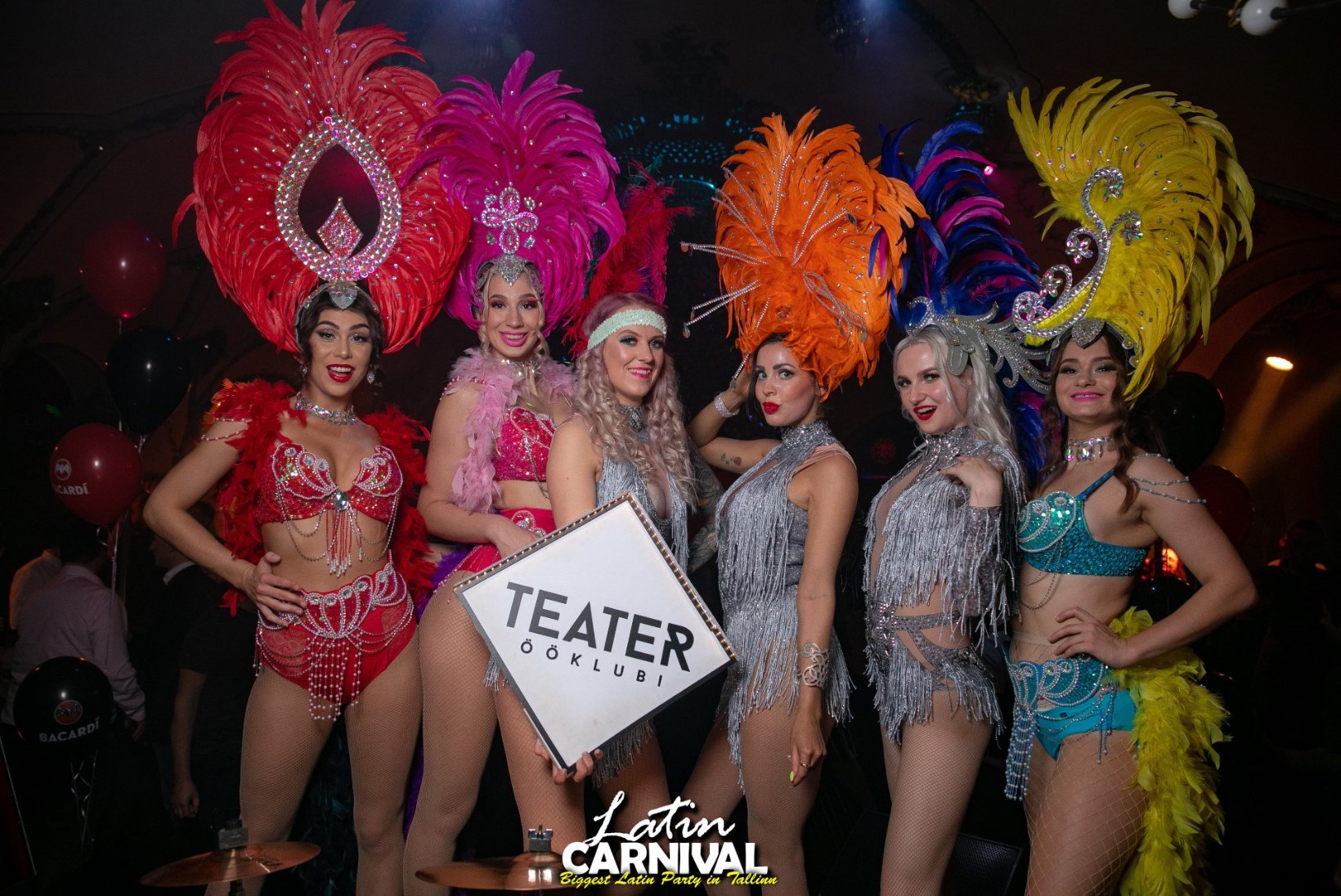 PEOGALERII | Pealinna ööelu on kirev, kui südasuvine Rio karneval!