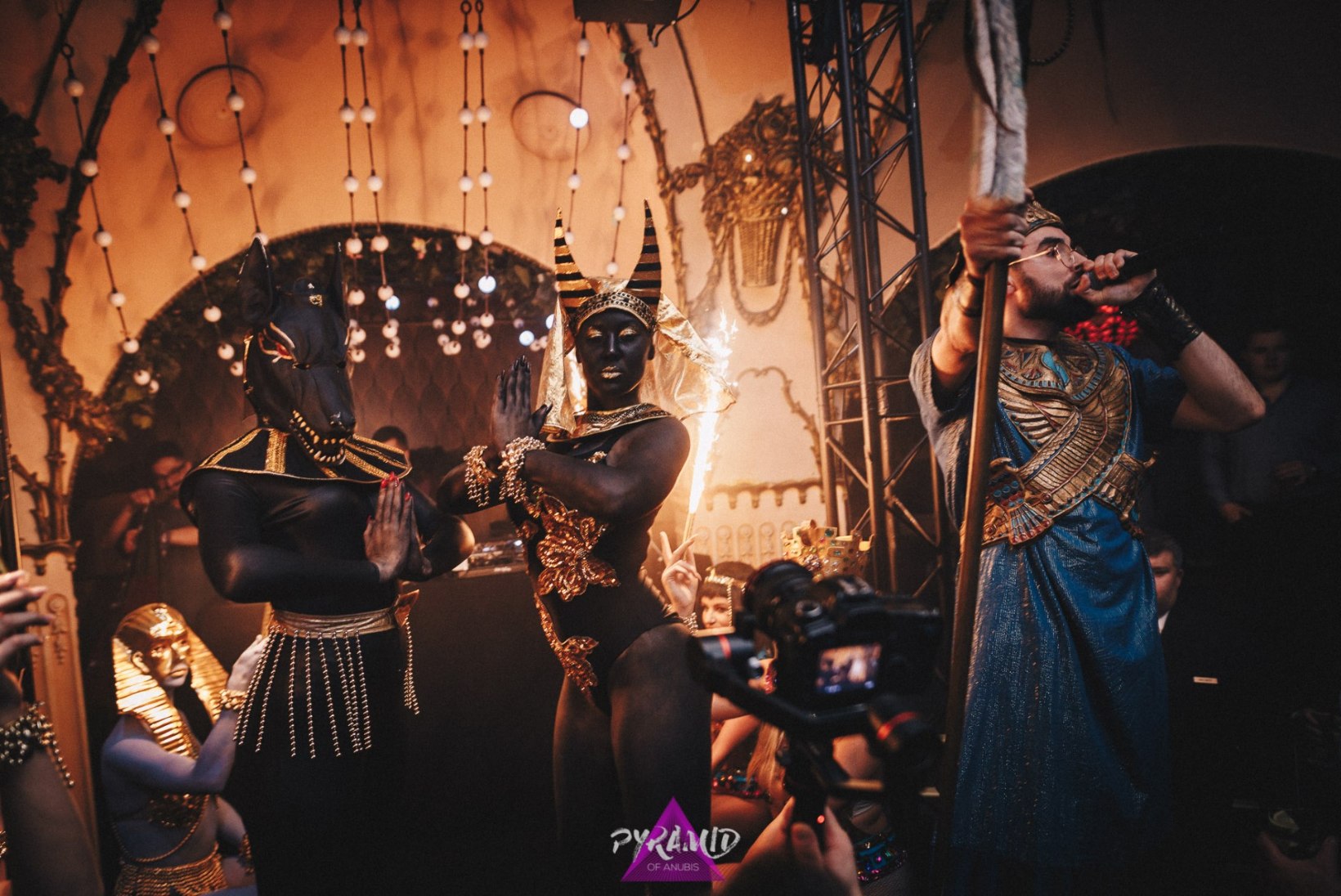 GALERII | Klubis Teater möllasid Egiptuse vaaraod ja jumal Anubis