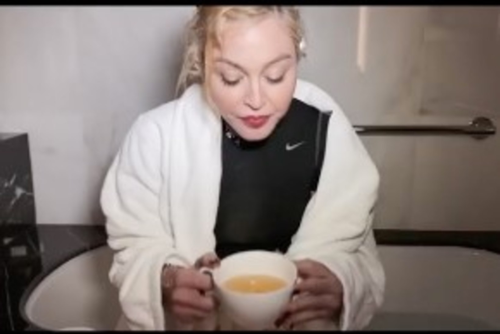 TERVISEKS! Madonna soovitab pärast jääkülma vanni uriini juua