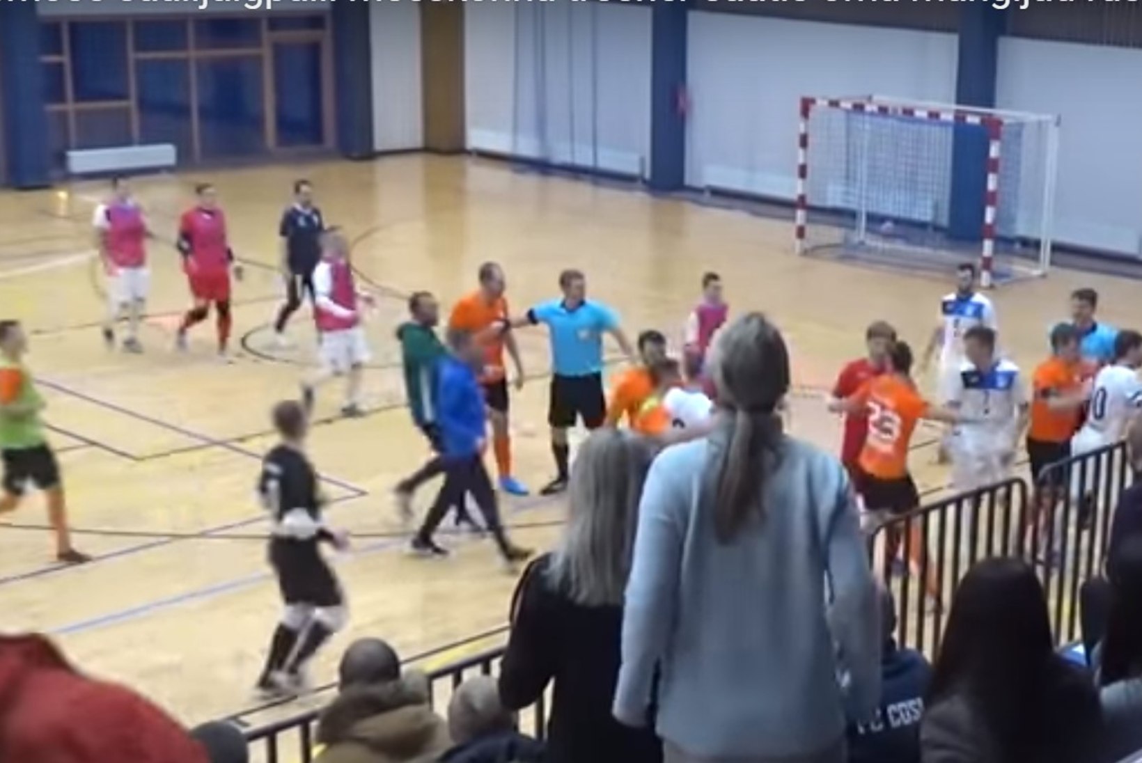 VIDEO | Eesti saalijalgpalli meistriliiga rusikakangelased ja ässitajad said karistada