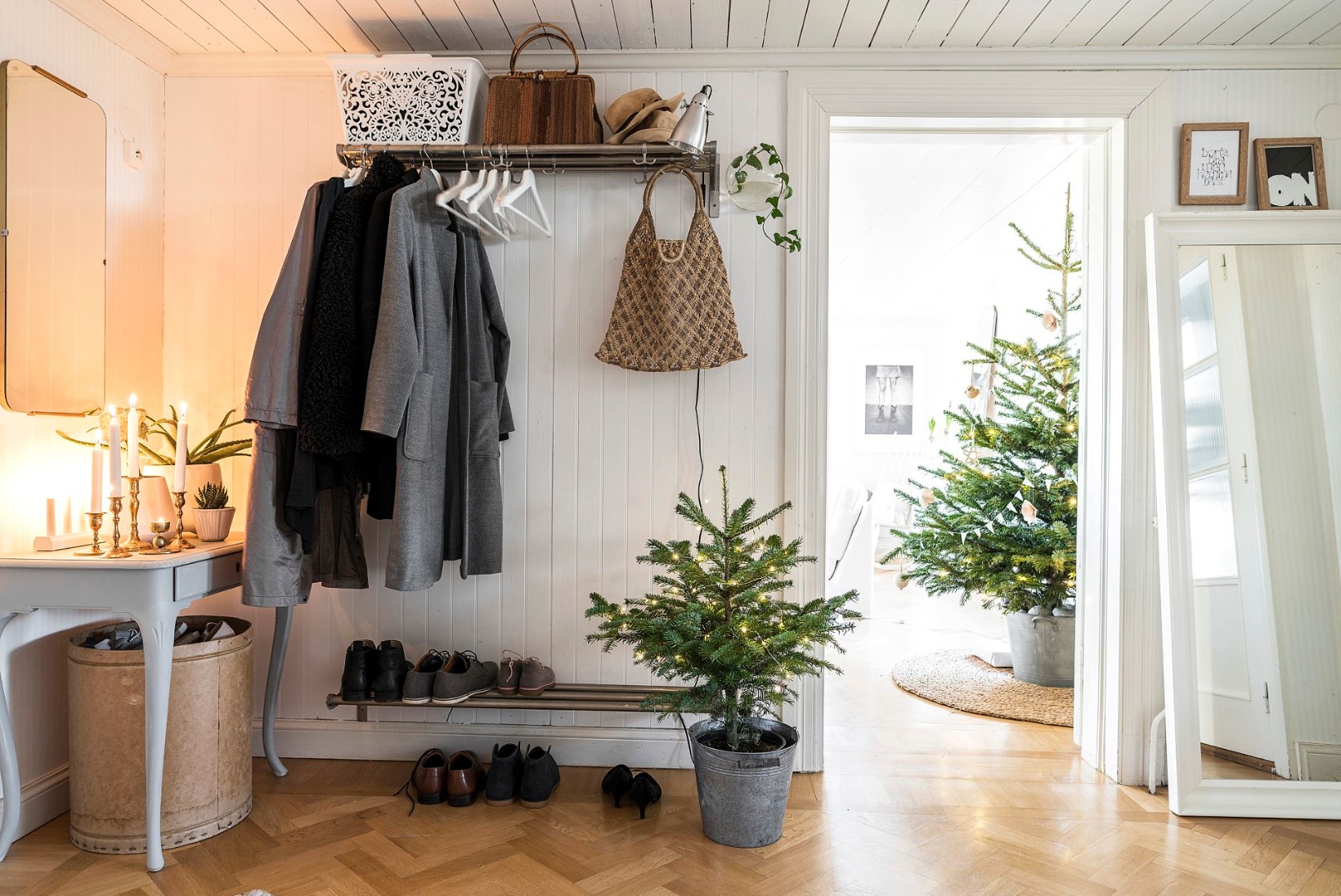FOTOLUGU | Mõnus jõulumeeleolu rootsipunases suguvõsamajas