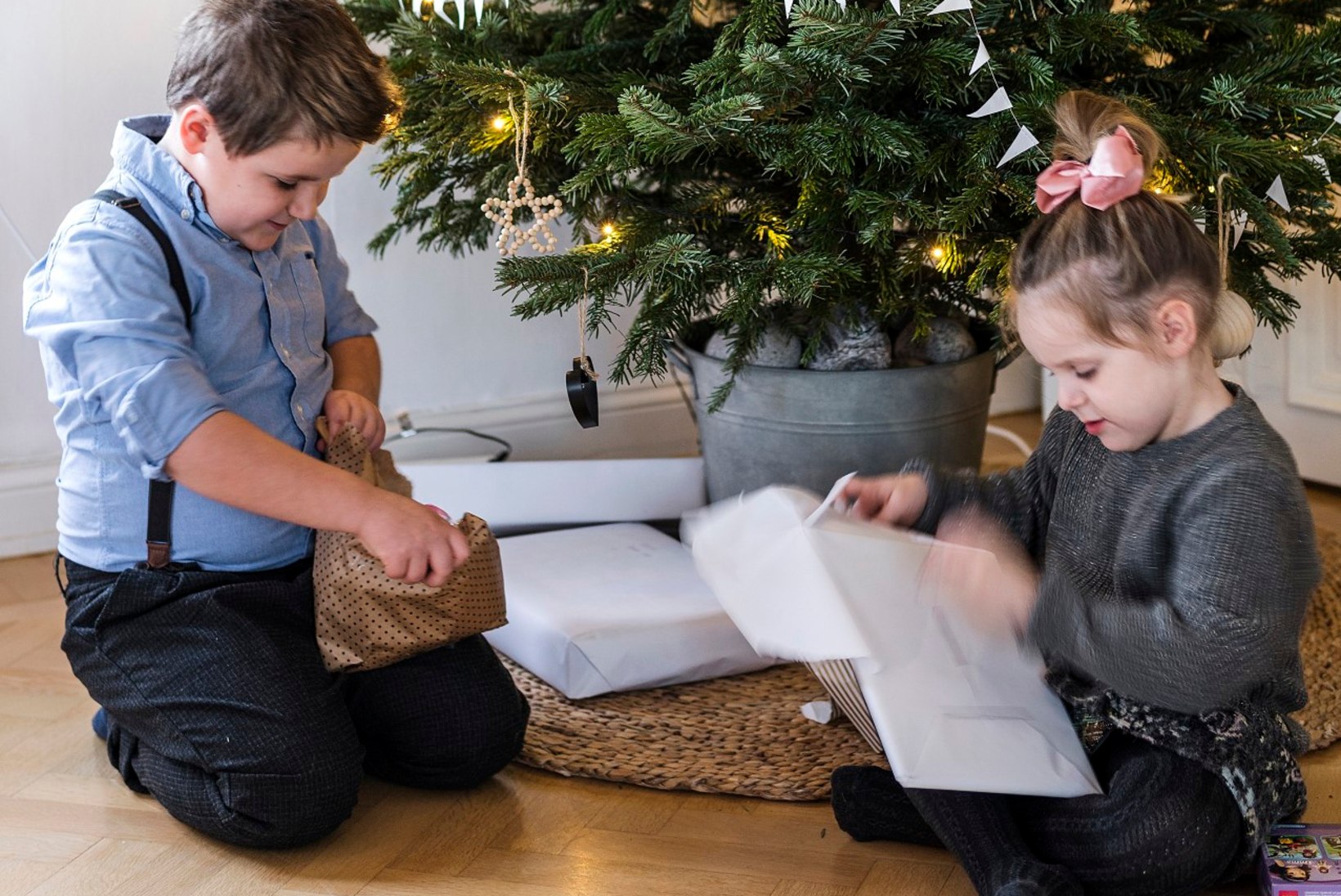 FOTOLUGU | Mõnus jõulumeeleolu rootsipunases suguvõsamajas
