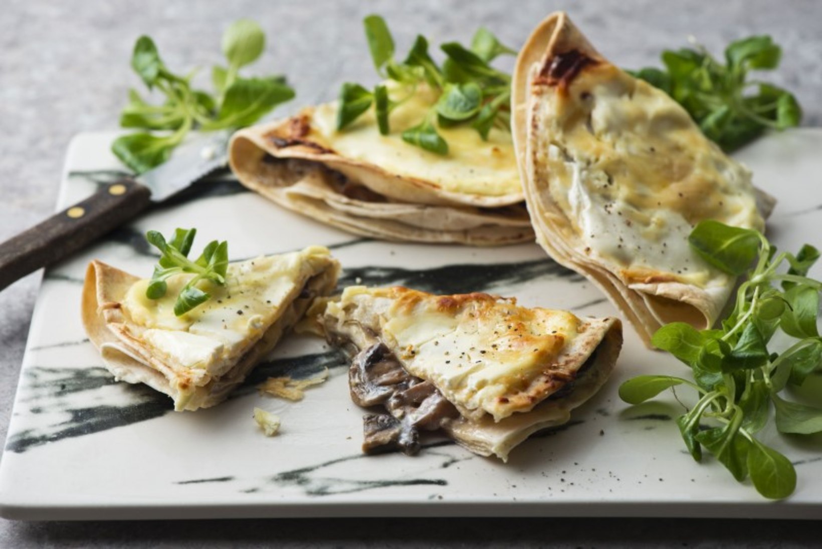 LAHEDA LAUPÄEVA RETSEPT | Kuumad seene- juustu tortillad  
