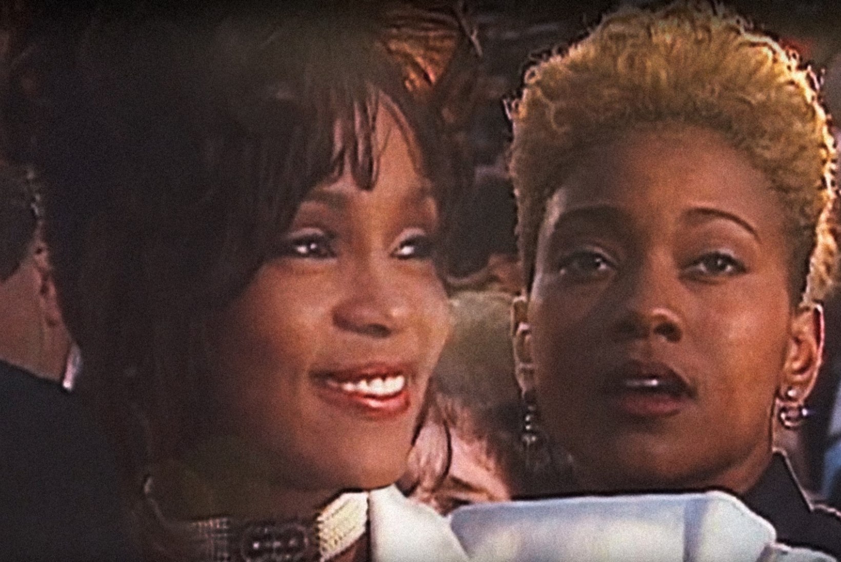 Whitney Houstoni südamesõbratar kinnitab, et nende suhe oli füüsiline