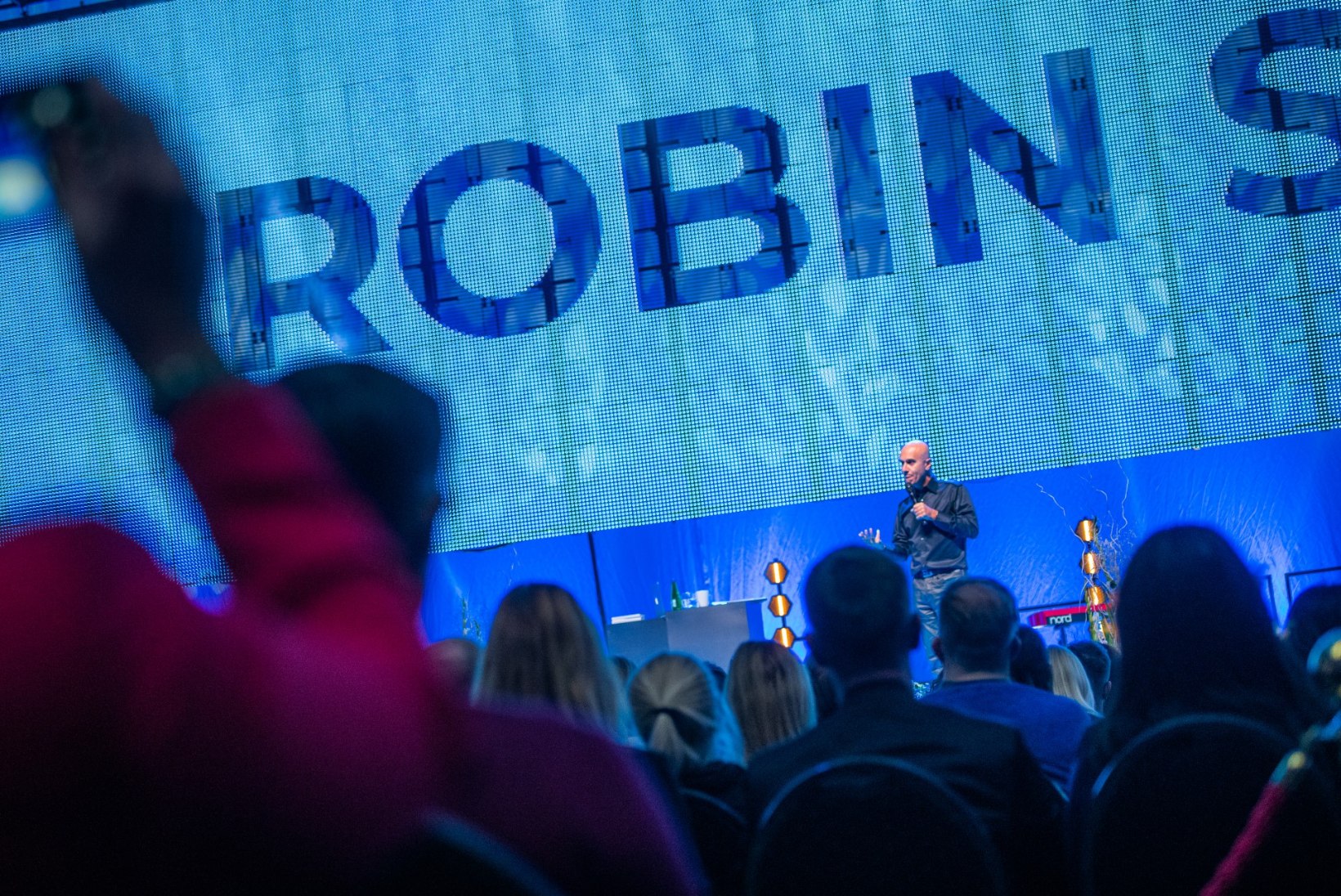 GALERII | Guru Robin Sharma Eesti suurimal seminaril: ohvrid ei muuda maailma!