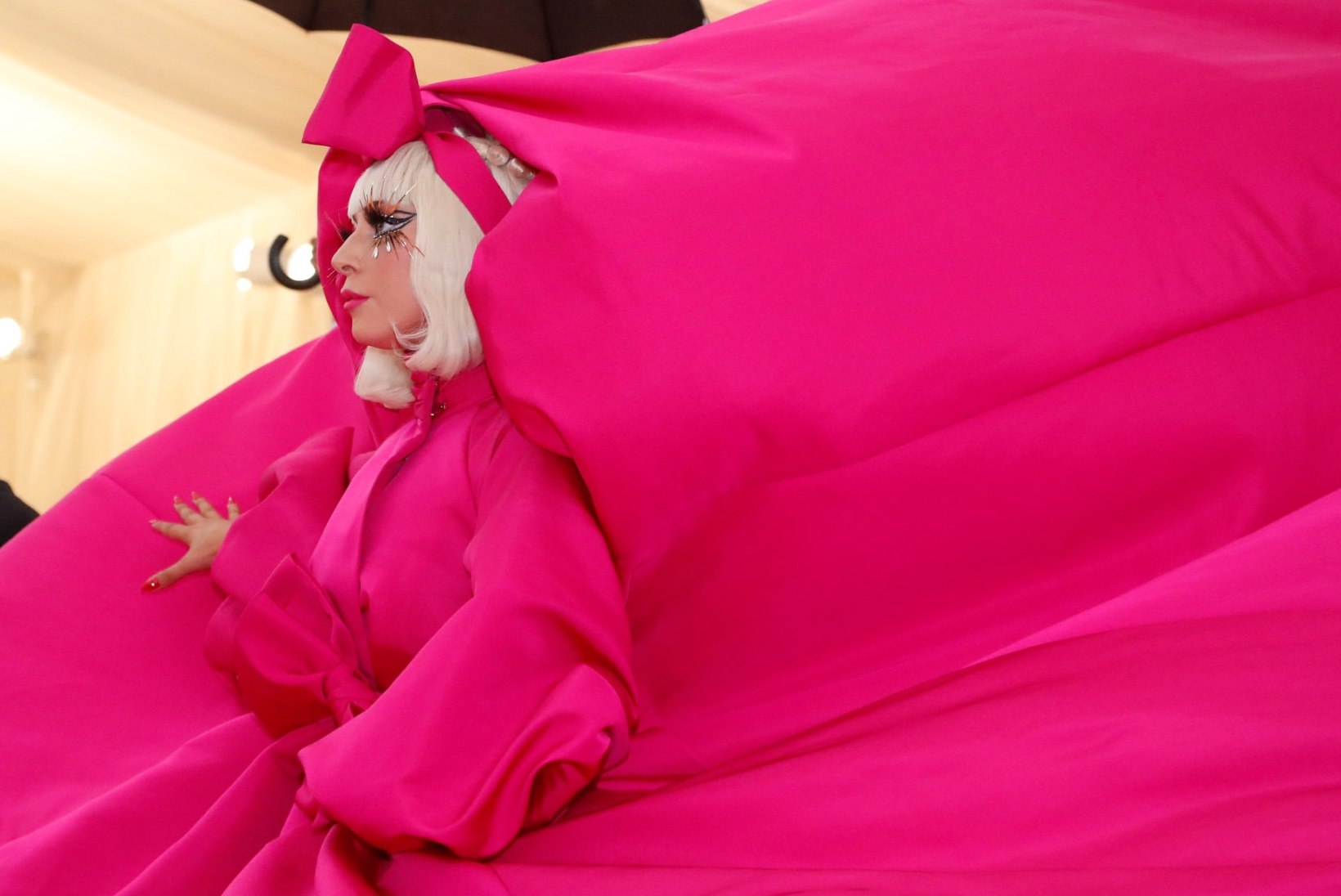 Lady Gaga tunnistab, et tal oli pikka aega kombeks end lõikuda