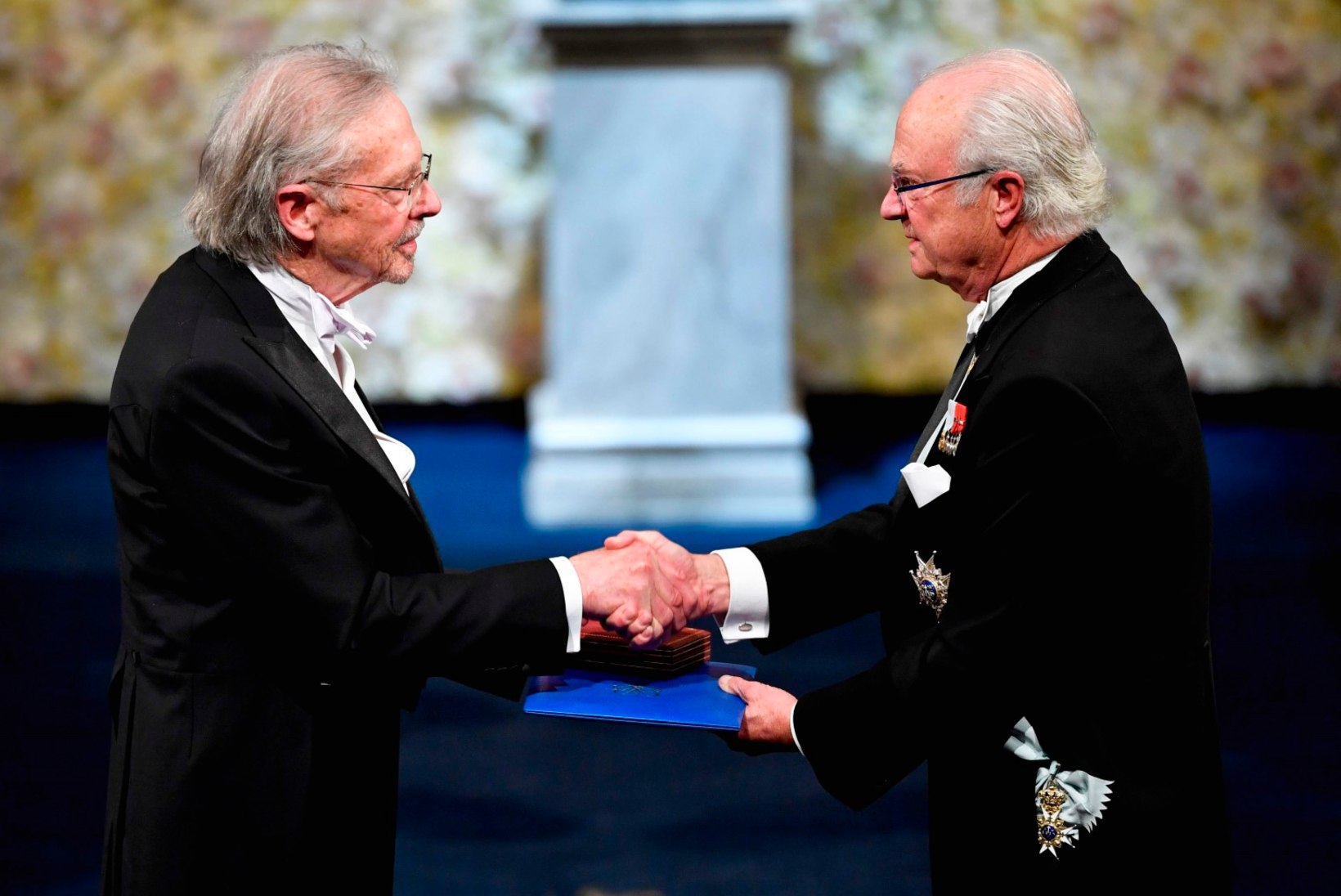 Peter Handke sai skandaalile vaatamata kirjanduse Nobeli preemia kätte