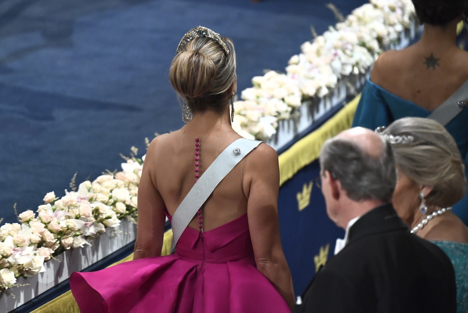 PALJAD ÕLAD JA BRILJANDISADU: Rootsi printsessid vajutasid Nobeli galal glamuuripedaali põhja