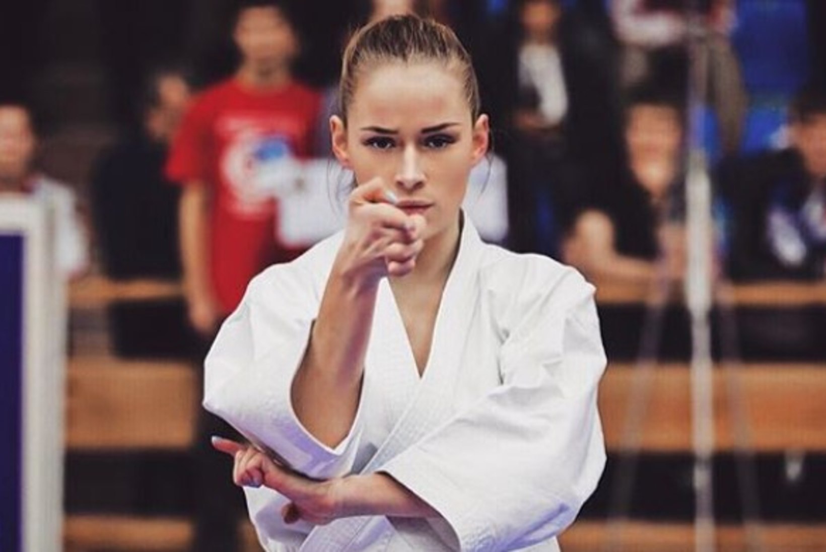 KUUMAD KLÕPSUD | Venemaa karatekaunitar lööb jalgade ja iluga