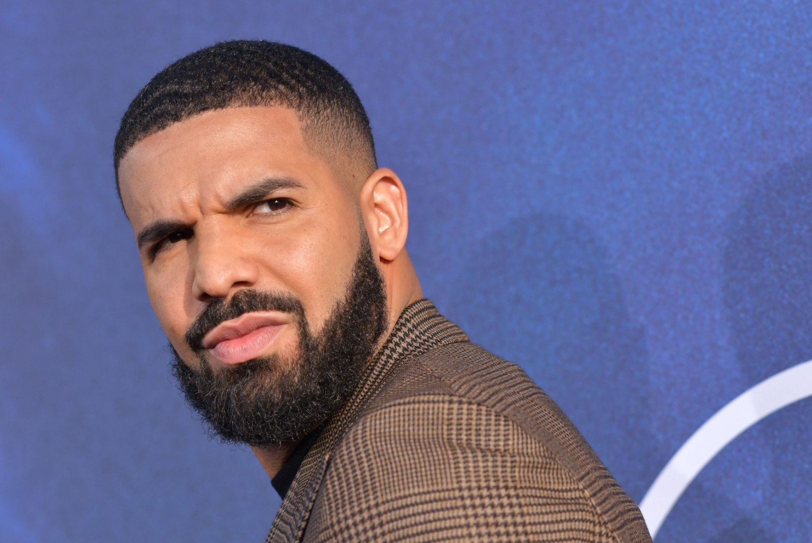 MEES, MIDA SA TEED? Miks Drake (33) lapstähti sõnumitega pommitab?!