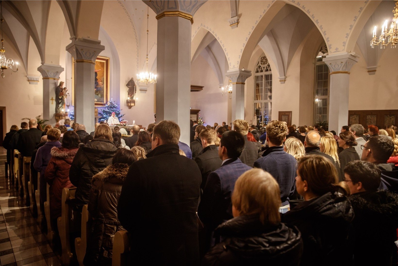 GALERII | Tallinna Peeter-Pauli katedraalis peeti kesköö missat