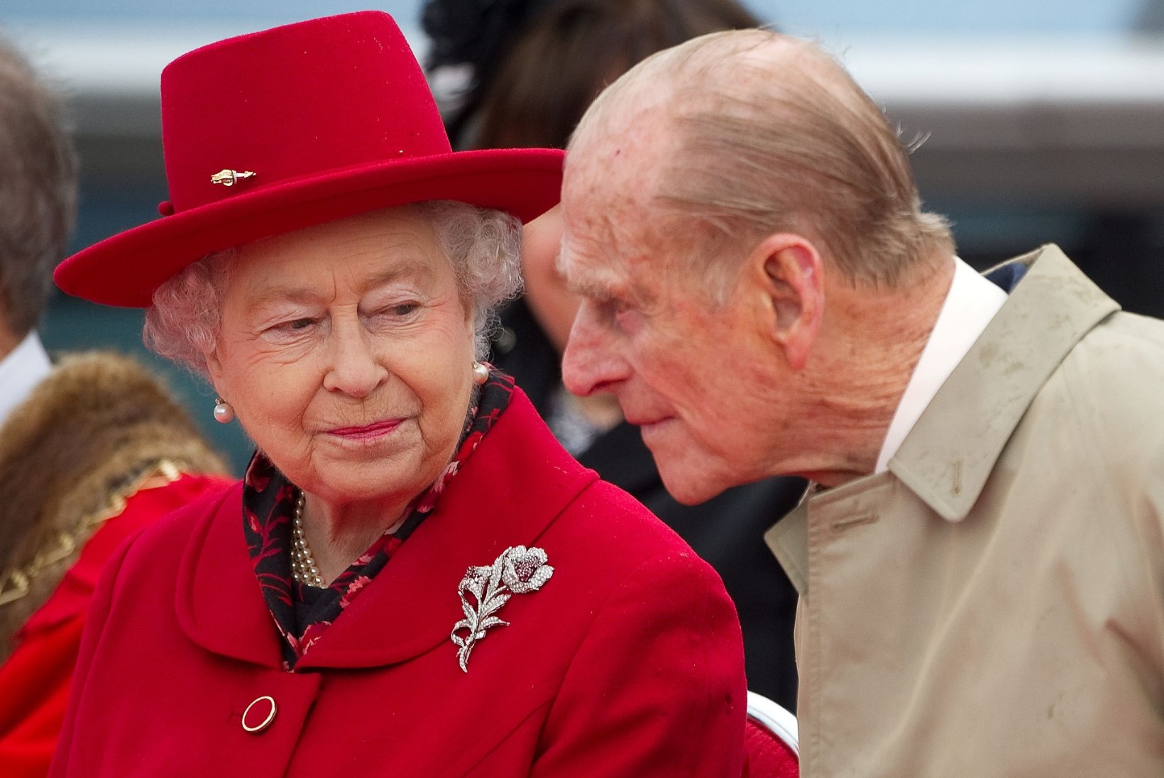 Miks kuninganna Elizabeth II oma abikaasat haiglas külastamas ei käinud?