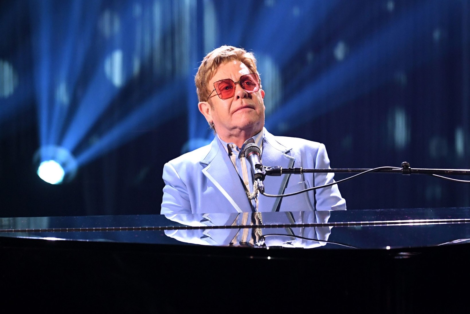 Elizabeth II andis Elton Johnile erilise tiitli