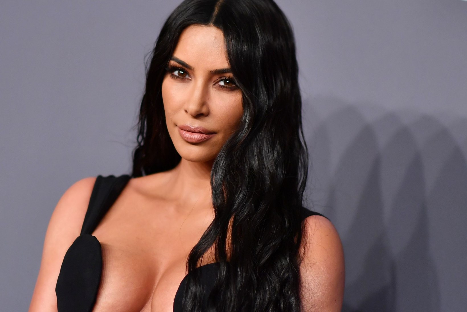 Kim Kardashian pani tema näonahka kritiseerinud ajakirjanikud paika