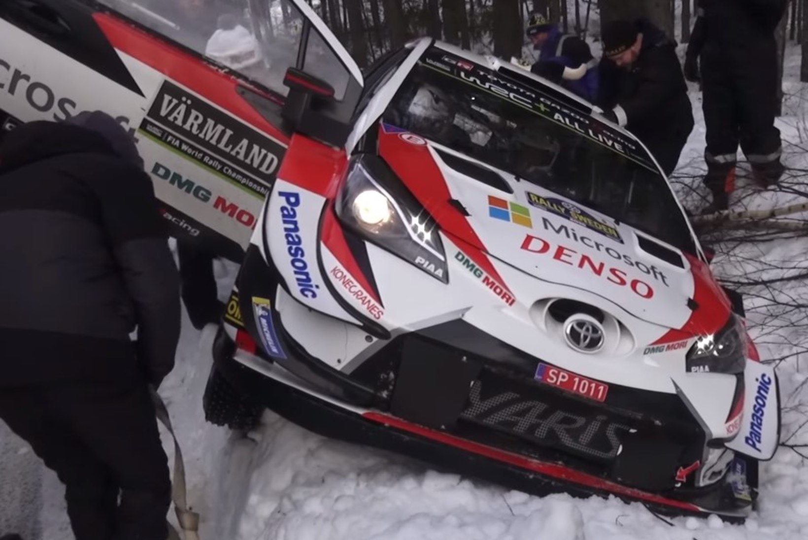 VIDEO | Kris Meeke sõitis Rootsi ralli testikatsel rajalt välja