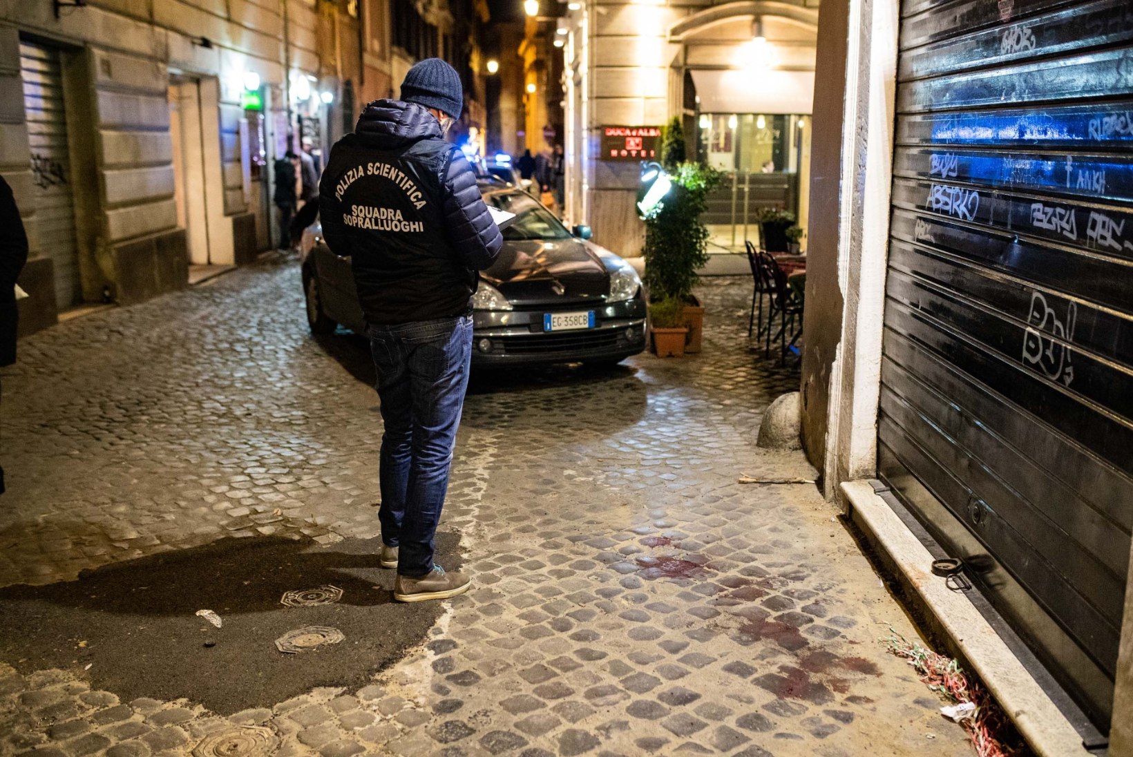 VIDEO JA FOTOD | Tüünest õhtust sai kaos, jalgpallihuligaanid pussitasid Roomas nelja inimest