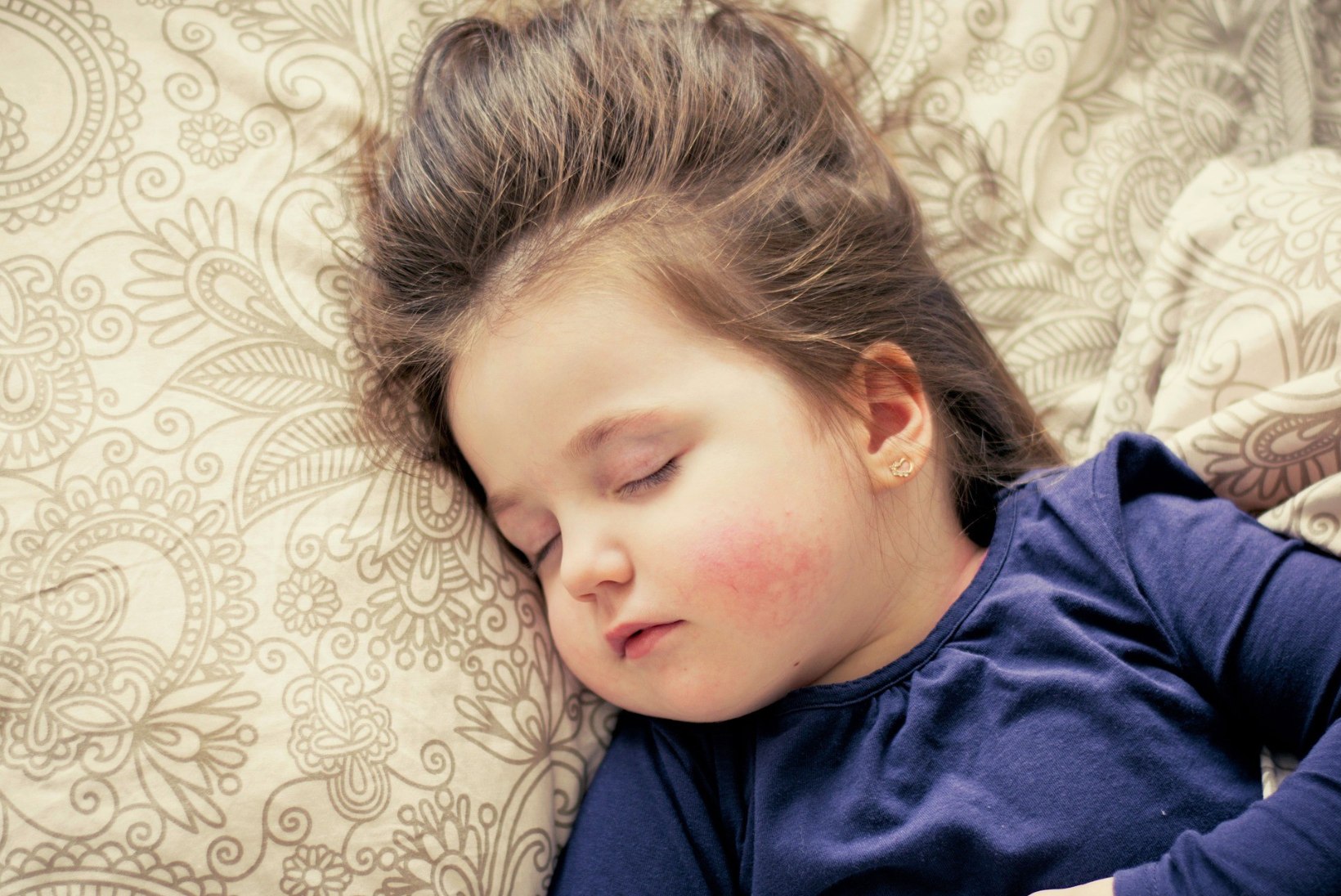 Lapse keskendumisprobleemid ja jonnakus võivad olla märgiks unepuudusest