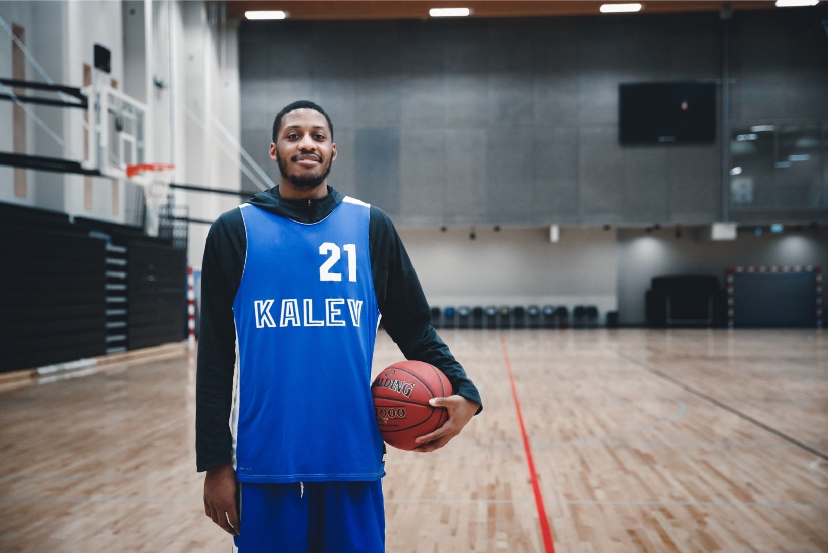 AJAKIRI BASKETBALL | Napilt NBA ukse taha jäänud Tallinna Kalev/TLÜ ääremängija ei unista, vaid pingutab