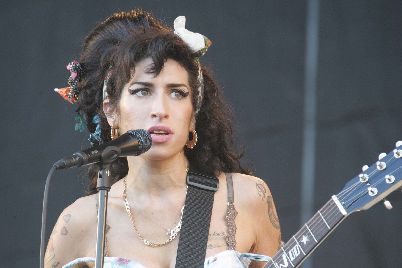 Amy Winehouse'i hologrammiturnee jääb ära