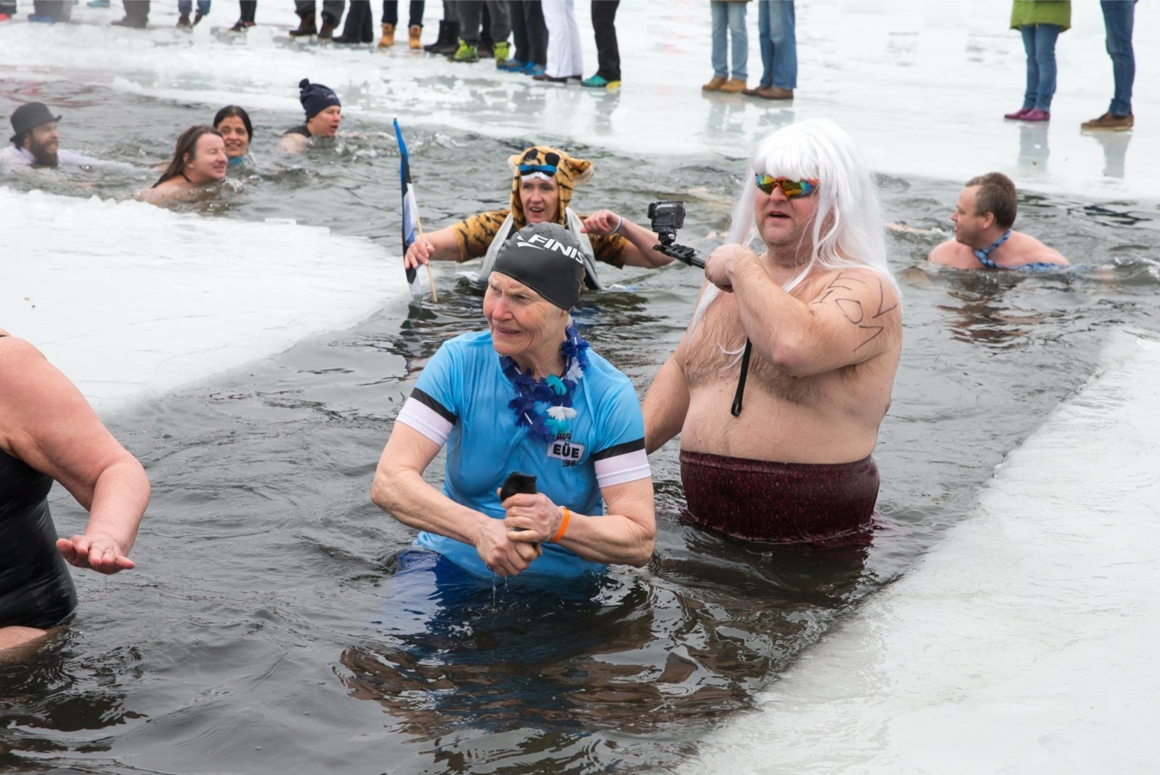 GALERII | Pingviinide paraadi talisuplejad ujusid Eesti nimel jalad ees